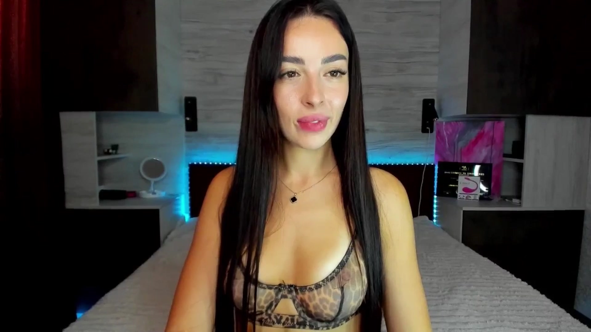 Gallery image thumbnail from Brunnett_Cute's myfreecams stream on, 08/28/2025, 16:17 image 6 of 20