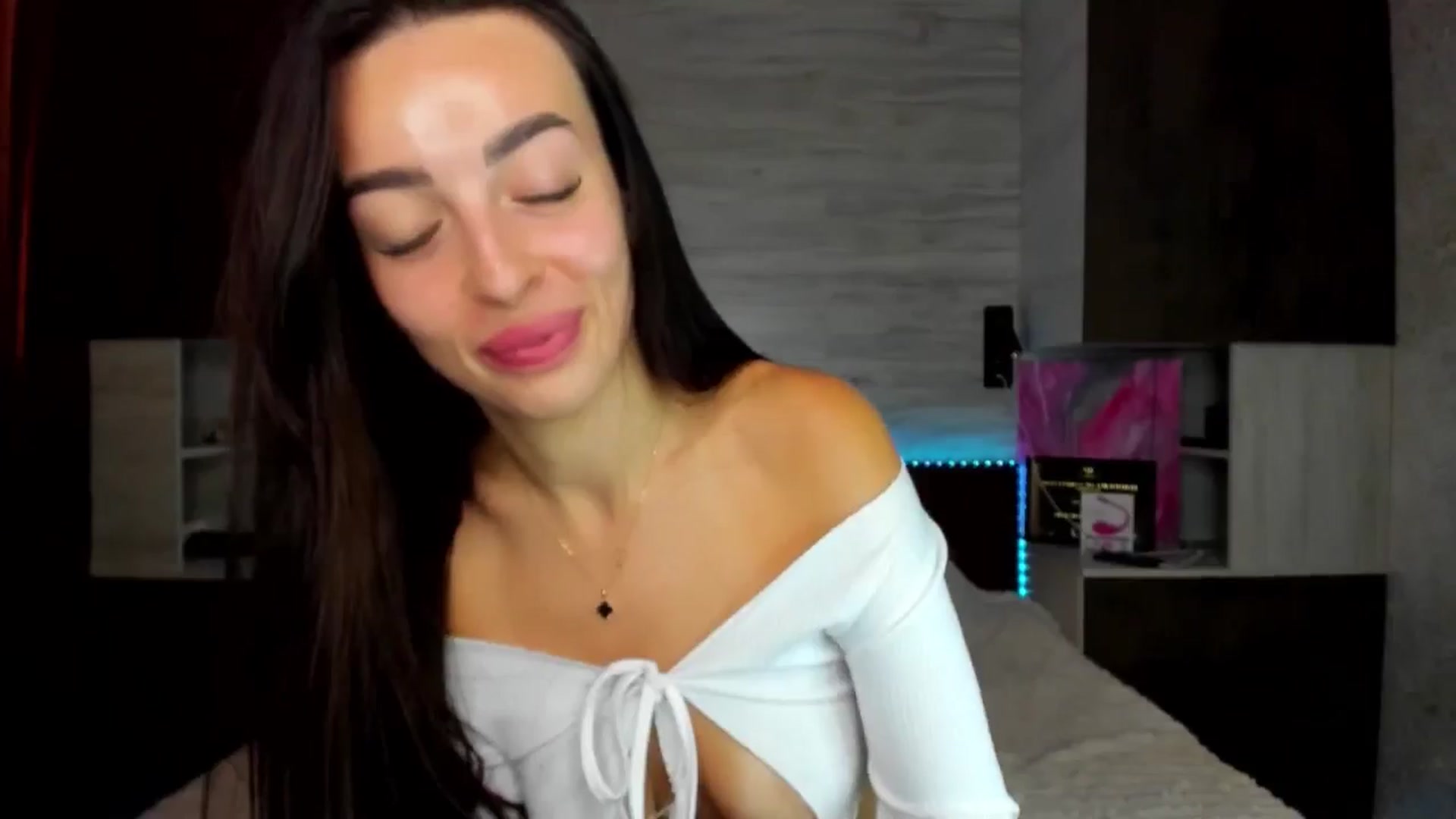 Gallery image thumbnail from Brunnett_Cute's myfreecams stream on, 08/30/2025, 16:15 image 18 of 20