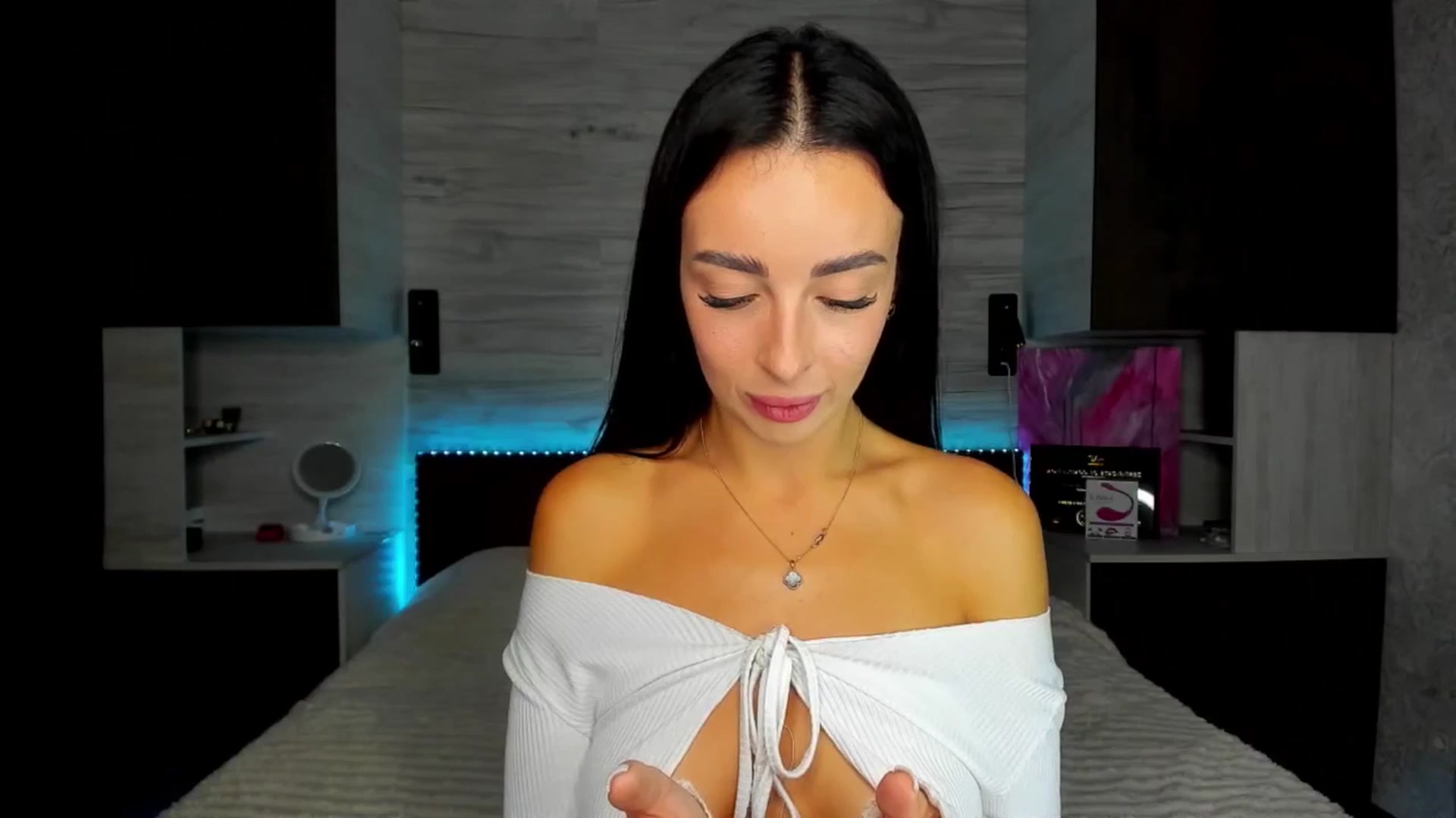 Gallery image thumbnail from Brunnett_Cute's myfreecams stream on, 09/24/2025, 16:17 image 16 of 20