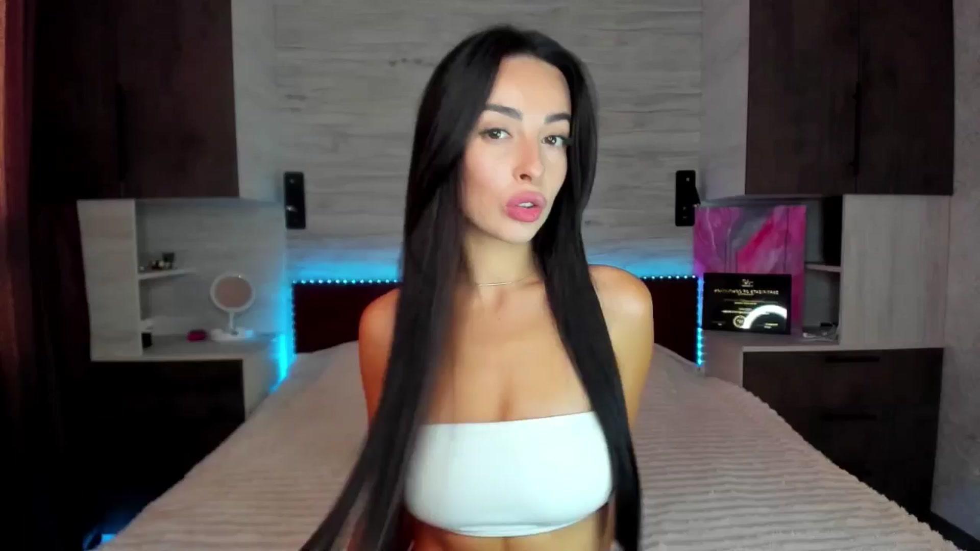 Gallery image thumbnail from Brunnett_Cute's myfreecams stream on, 09/25/2025, 15:39 image 8 of 20