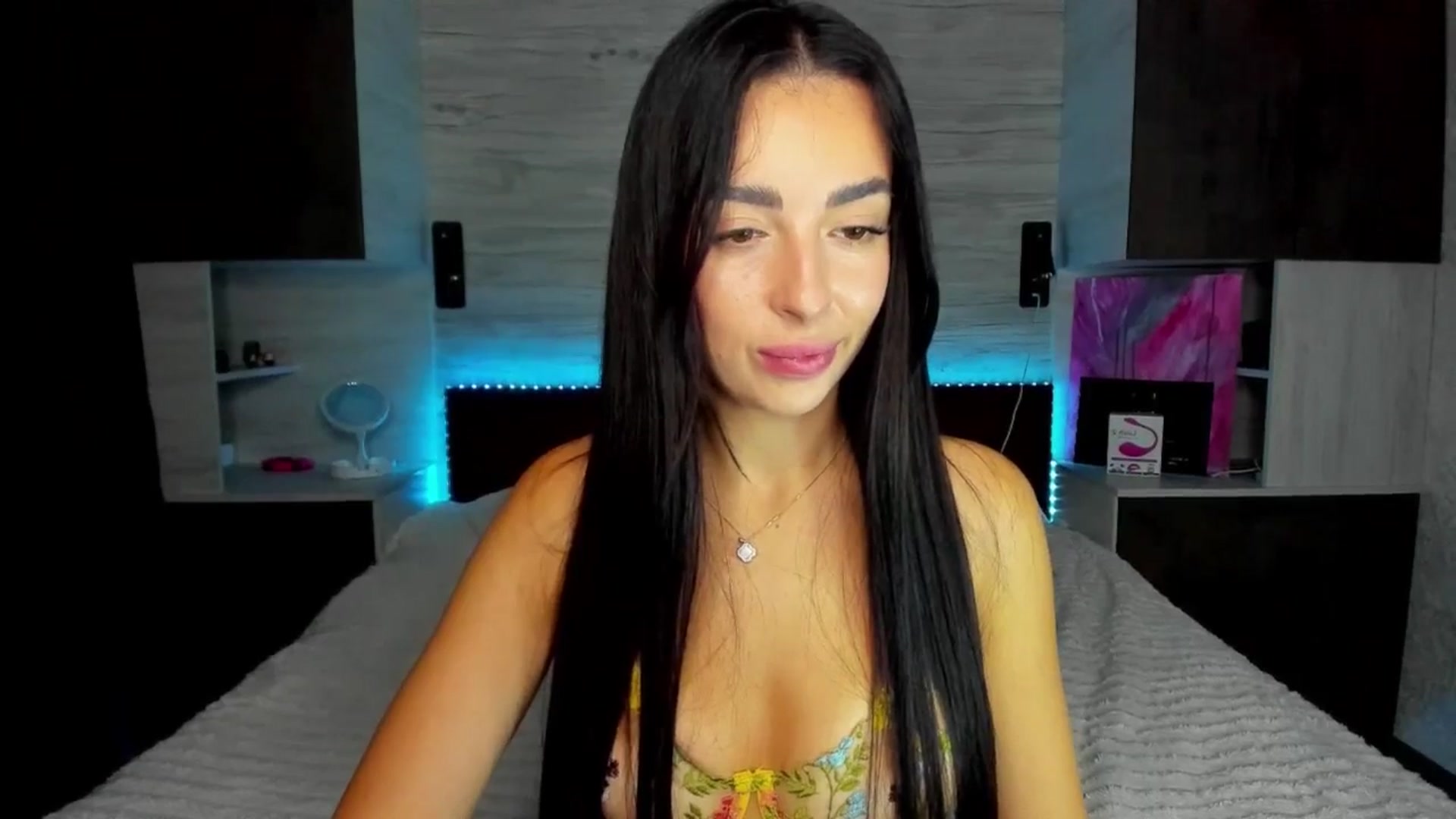 Gallery image thumbnail from Brunnett_Cute's myfreecams stream on, 10/08/2025, 15:41 image 17 of 20