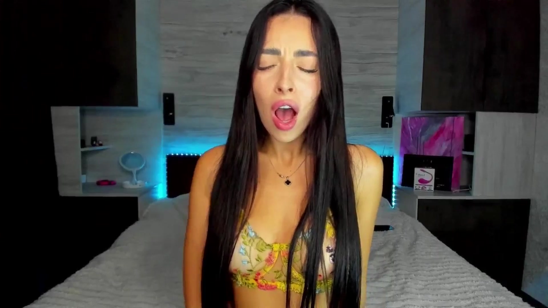 Gallery image thumbnail from Brunnett_Cute's myfreecams stream on, 10/08/2025, 15:41 image 8 of 20