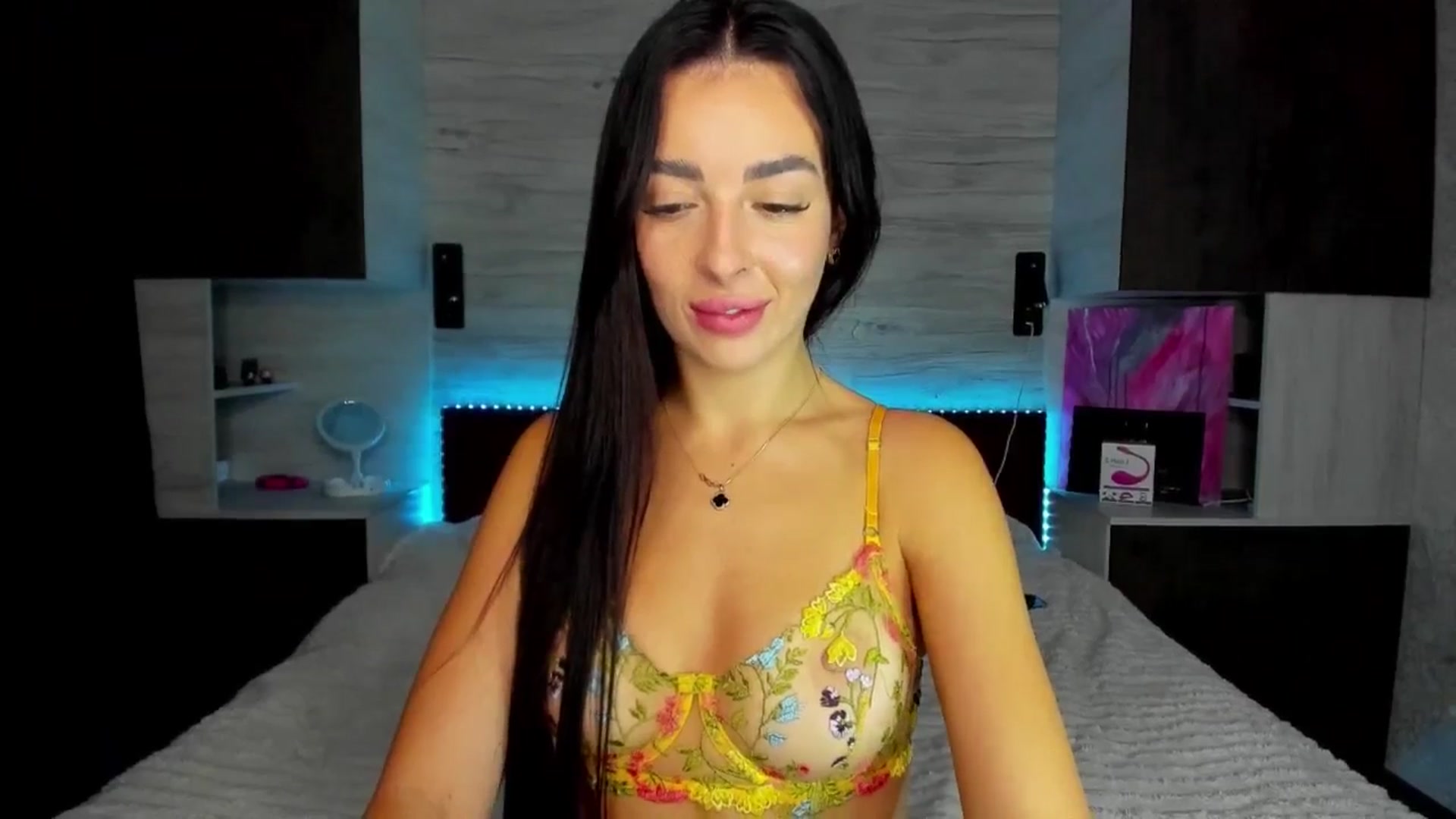 Gallery image thumbnail from Brunnett_Cute's myfreecams stream on, 10/08/2025, 15:41 image 7 of 20