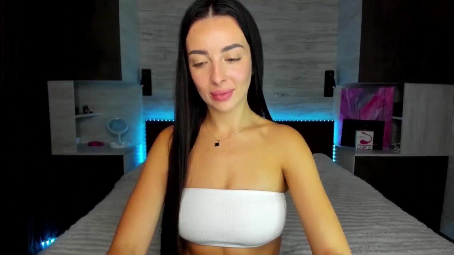 Gallery image thumbnail from Brunnett_Cute's myfreecams stream on, 10/14/2025, 16:11 image 3 of 20