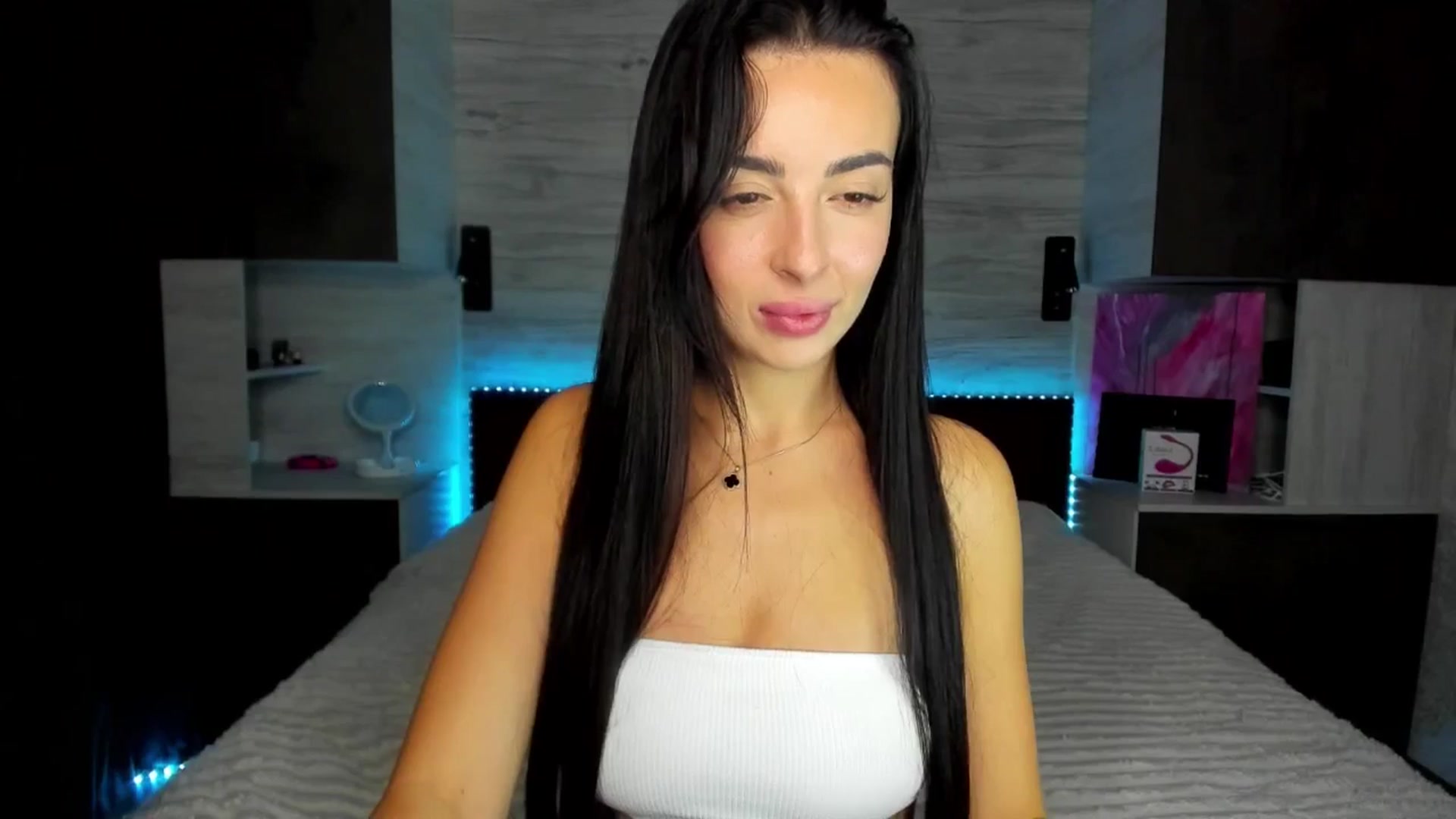 Gallery image thumbnail from Brunnett_Cute's myfreecams stream on, 10/14/2025, 16:11 image 9 of 20