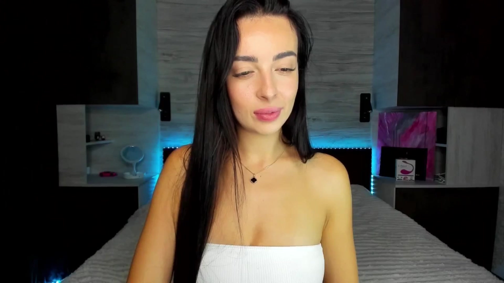 Gallery image thumbnail from Brunnett_Cute's myfreecams stream on, 10/14/2025, 16:11 image 16 of 20