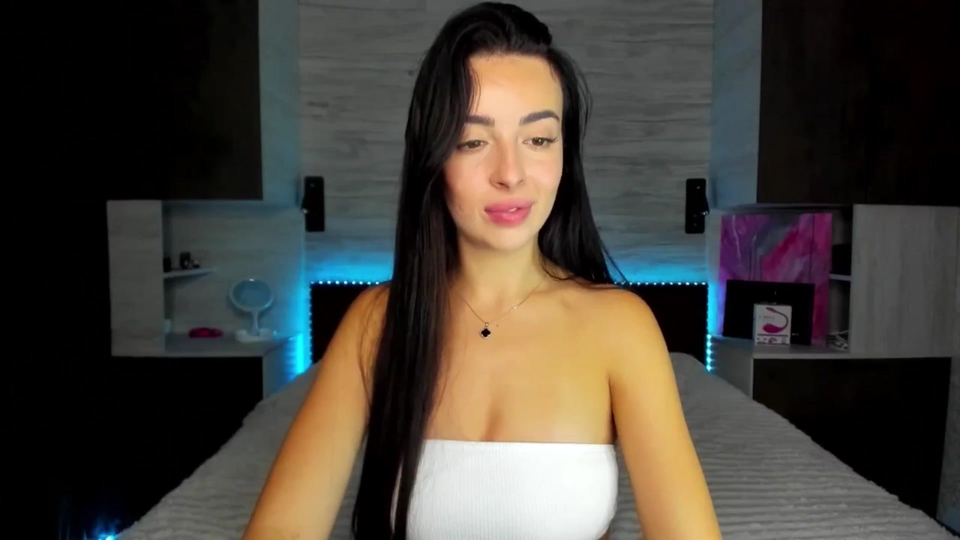 Gallery image thumbnail from Brunnett_Cute's myfreecams stream on, 10/14/2025, 16:11 image 14 of 20