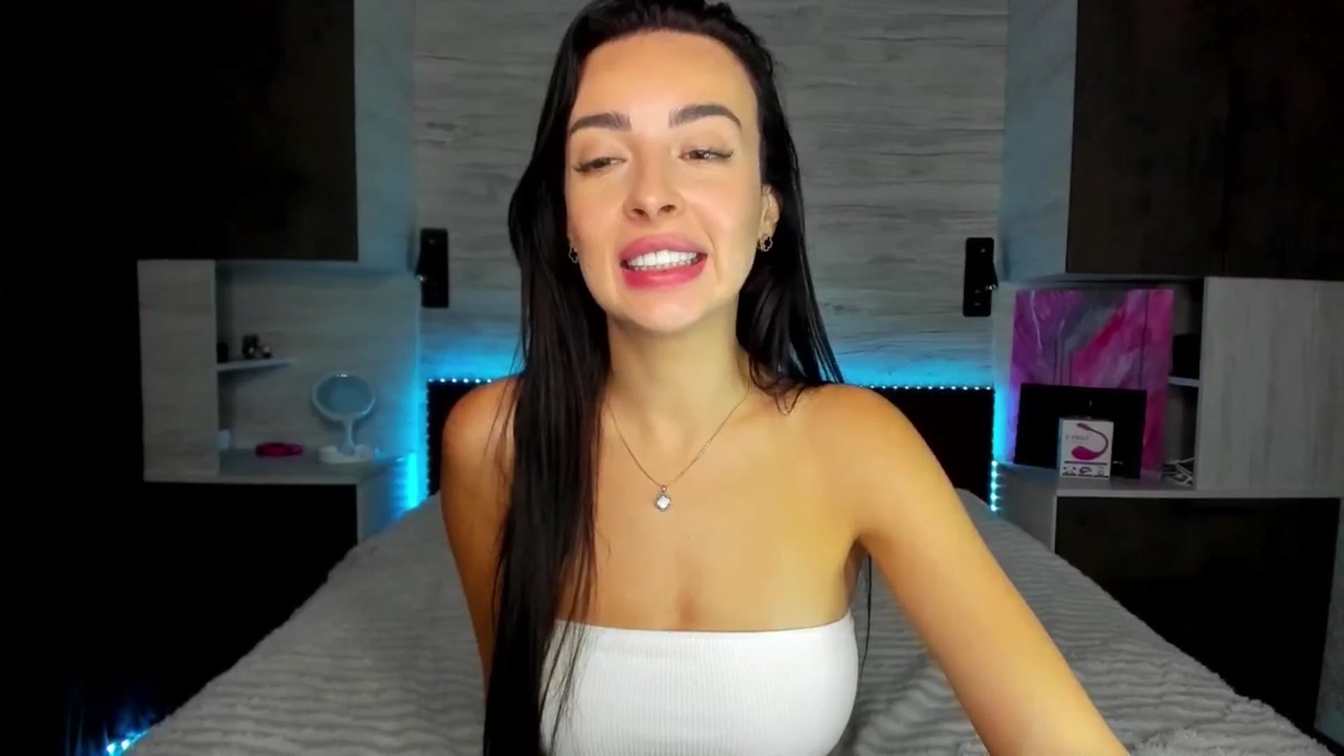 Gallery image thumbnail from Brunnett_Cute's myfreecams stream on, 10/14/2025, 17:01 image 5 of 20