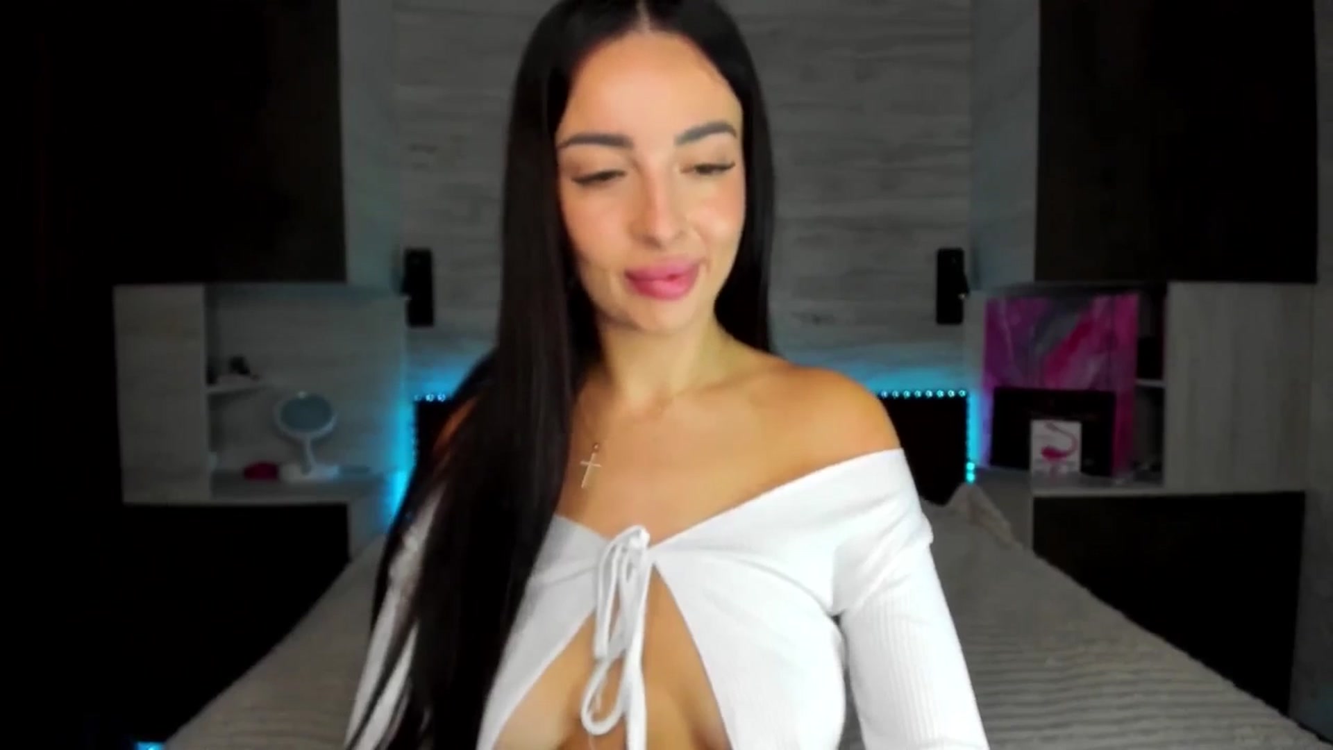 Gallery image thumbnail from Brunnett_Mil's myfreecams stream on, 10/26/2025, 12:43 image 6 of 20
