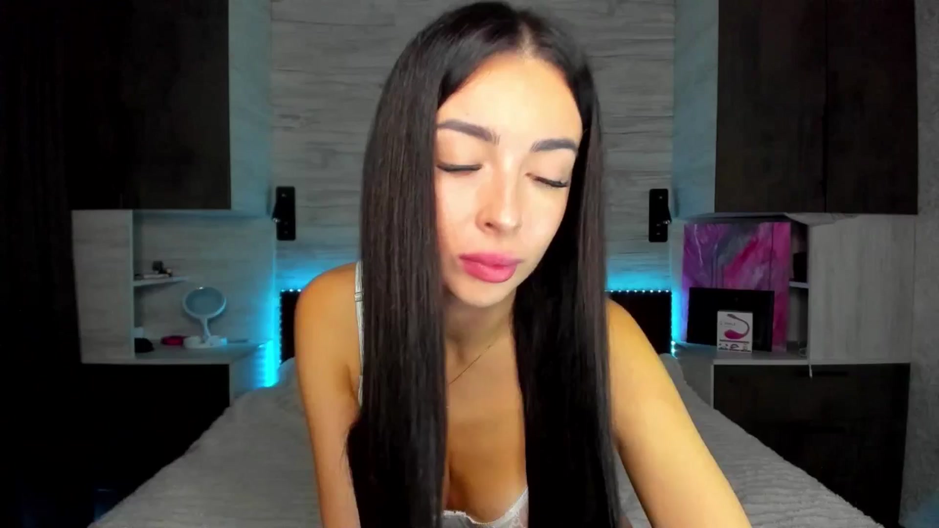 Gallery image thumbnail from Brunnett_Mil's myfreecams stream on, 10/27/2025, 17:09 image 17 of 20