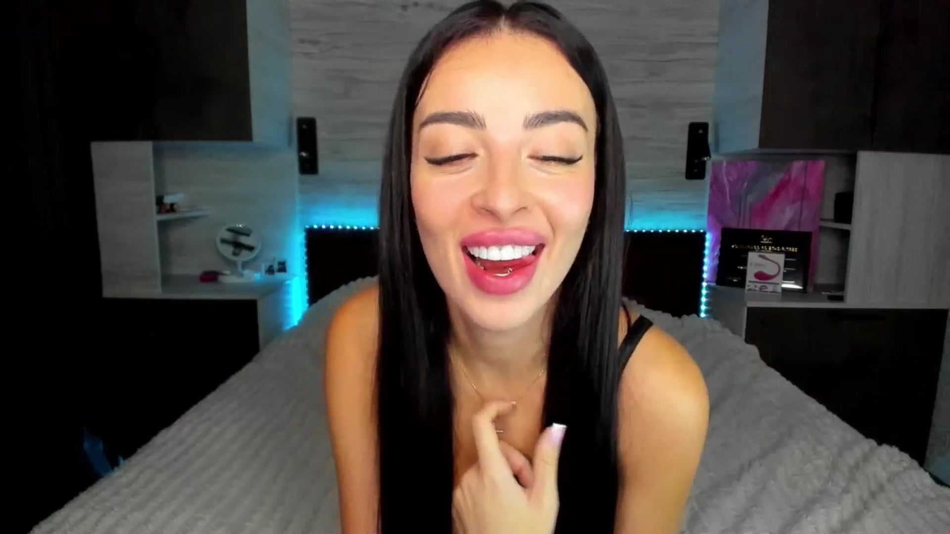 Gallery image thumbnail from Brunnett_Mil's myfreecams stream on, 10/28/2025, 16:10 image 15 of 20