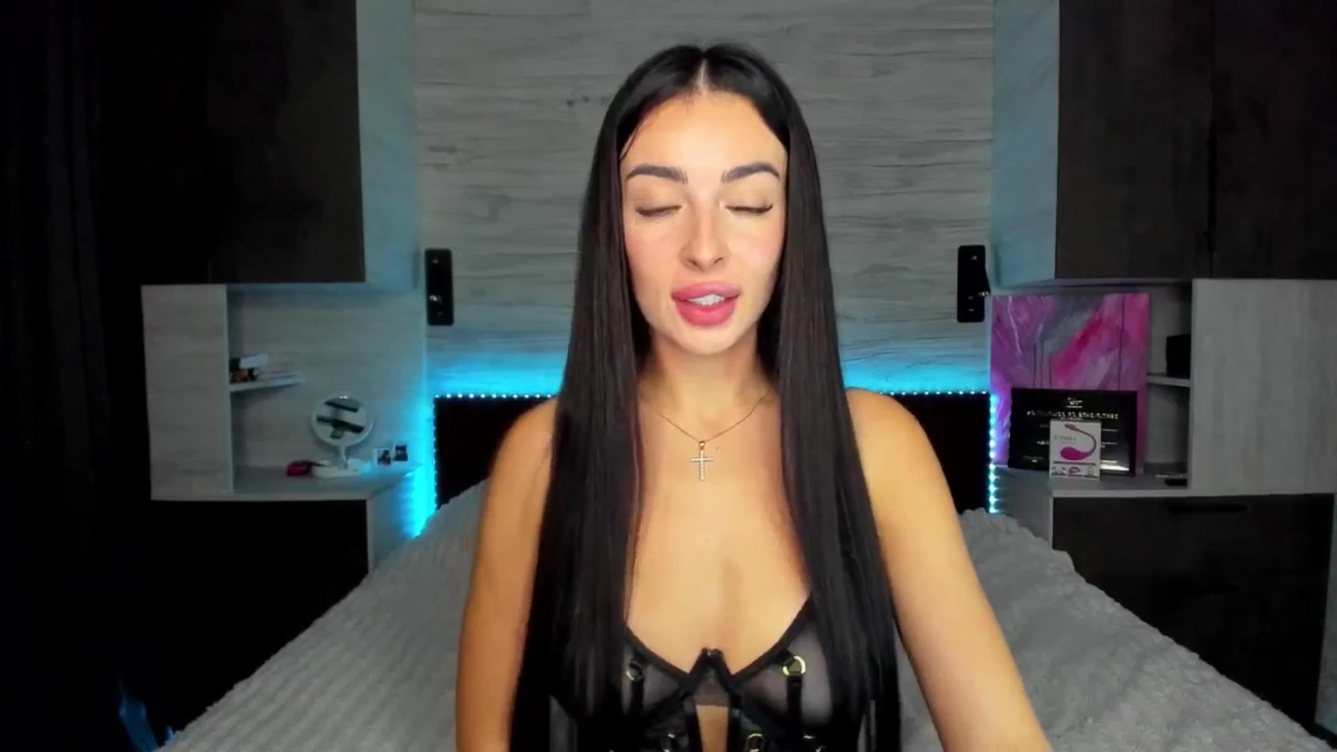 Gallery image thumbnail from Brunnett_Mil's myfreecams stream on, 10/28/2025, 16:10 image 4 of 20