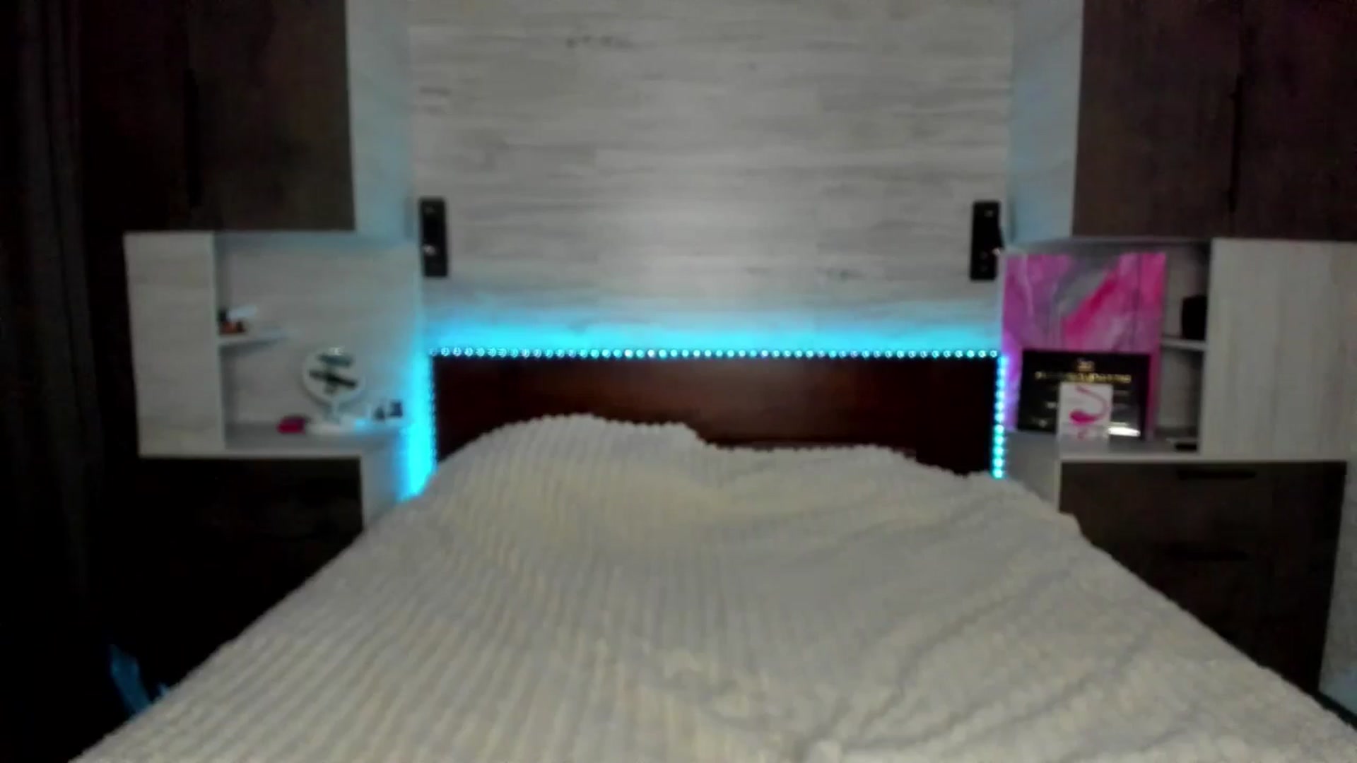 Gallery image thumbnail from Brunnett_Mil's myfreecams stream on, 10/28/2025, 16:10 image 13 of 20