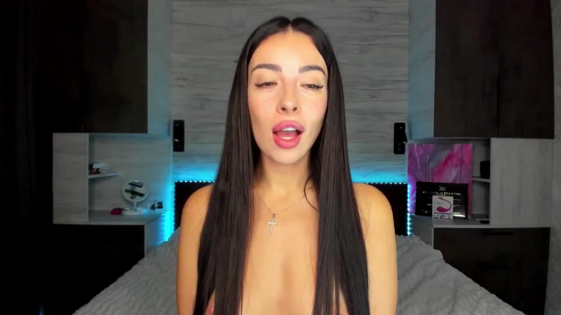 Gallery image thumbnail from Brunnett_Mil's myfreecams stream on, 10/28/2025, 17:35 image 12 of 20