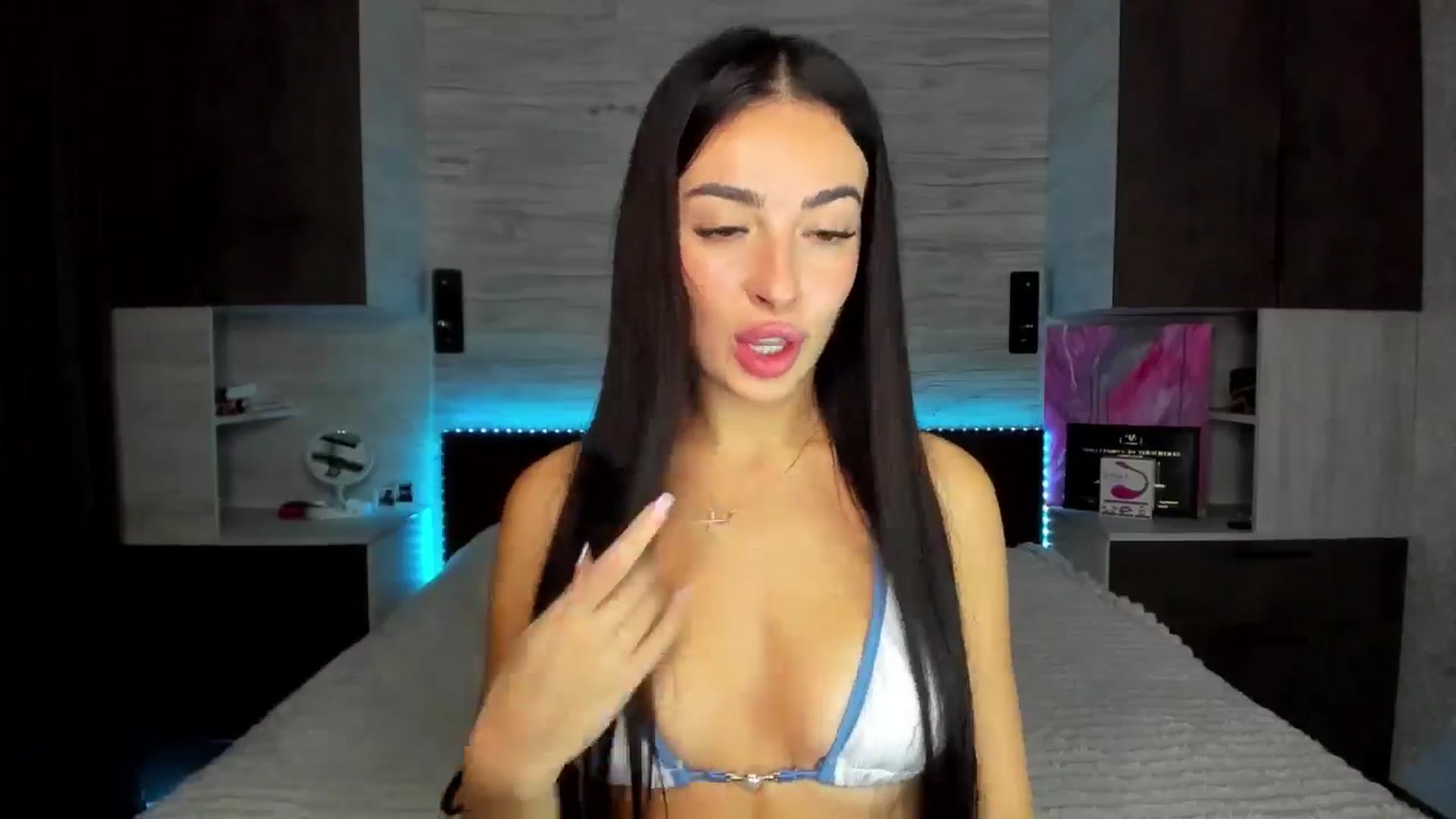 Gallery image thumbnail from Brunnett_Mil's myfreecams stream on, 10/29/2025, 17:22 image 2 of 20