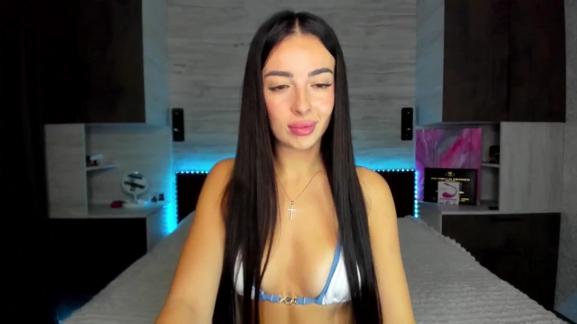 Gallery image thumbnail from Brunnett_Mil's myfreecams stream on, 10/29/2025, 17:22 image 7 of 20