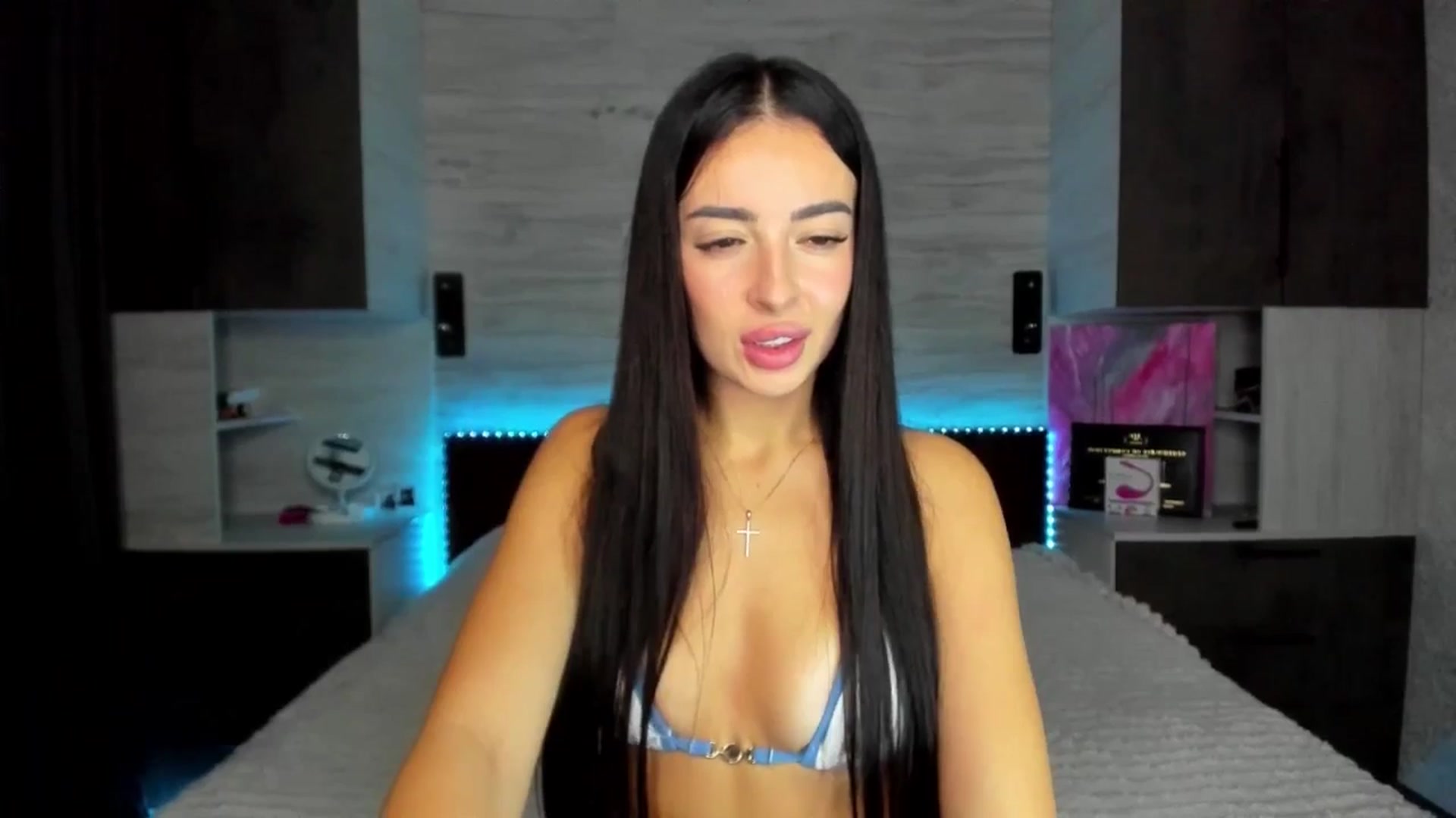Gallery image thumbnail from Brunnett_Mil's myfreecams stream on, 10/29/2025, 17:22 image 9 of 20