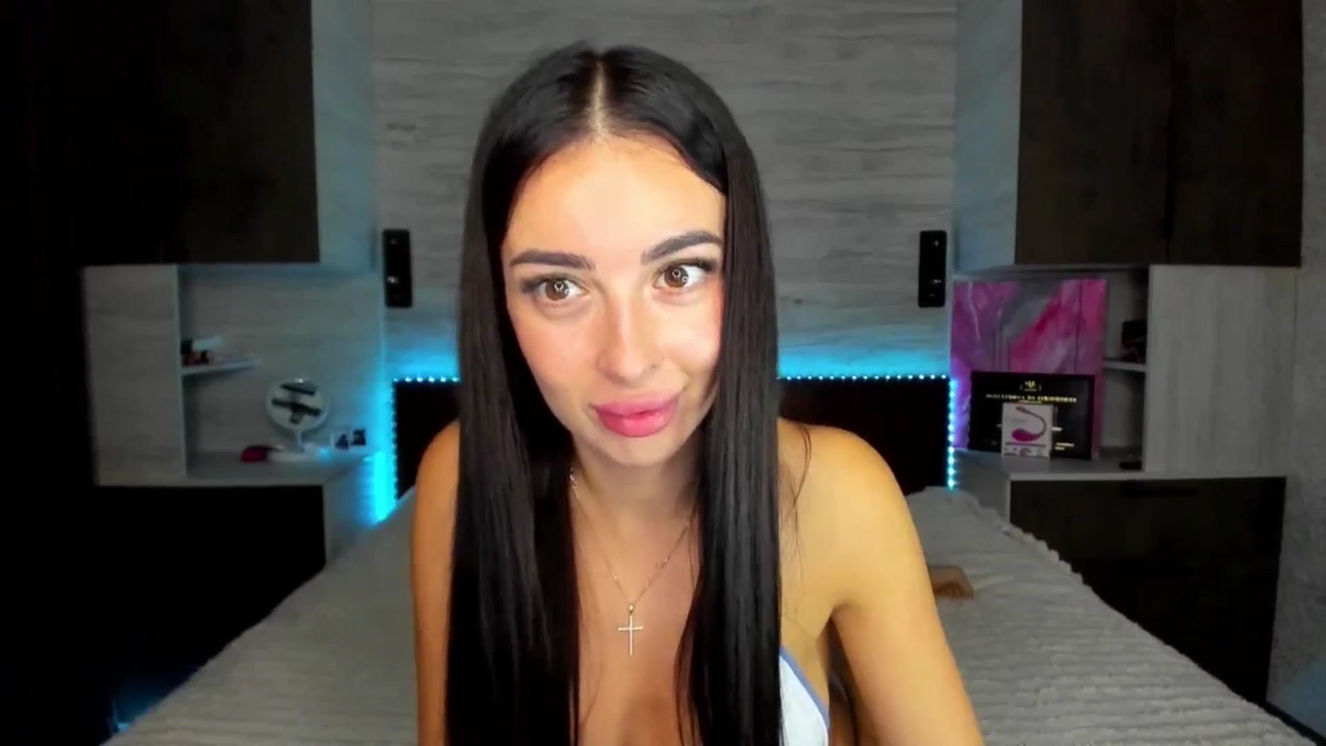 Gallery image thumbnail from Brunnett_Mil's myfreecams stream on, 10/29/2025, 18:40 image 16 of 20