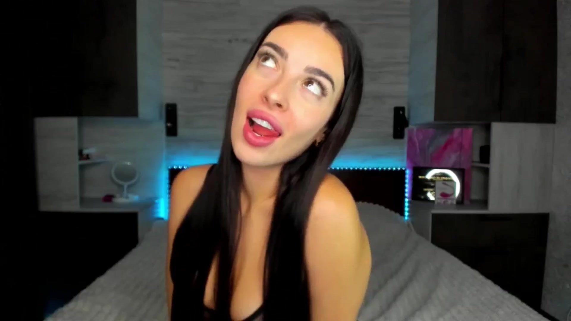 Gallery image thumbnail from Brunnett_Mil's myfreecams stream on, 11/09/2025, 18:02 image 12 of 20