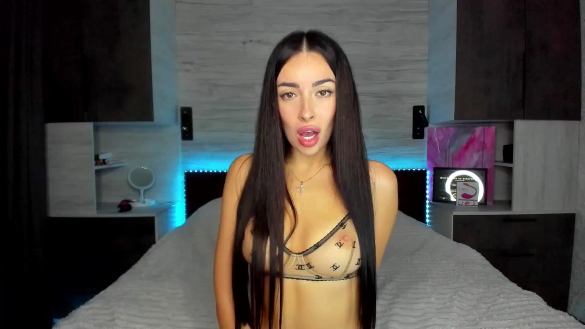 Gallery image thumbnail from Brunnett_Mil's myfreecams stream on, 11/10/2025, 15:06 image 18 of 20
