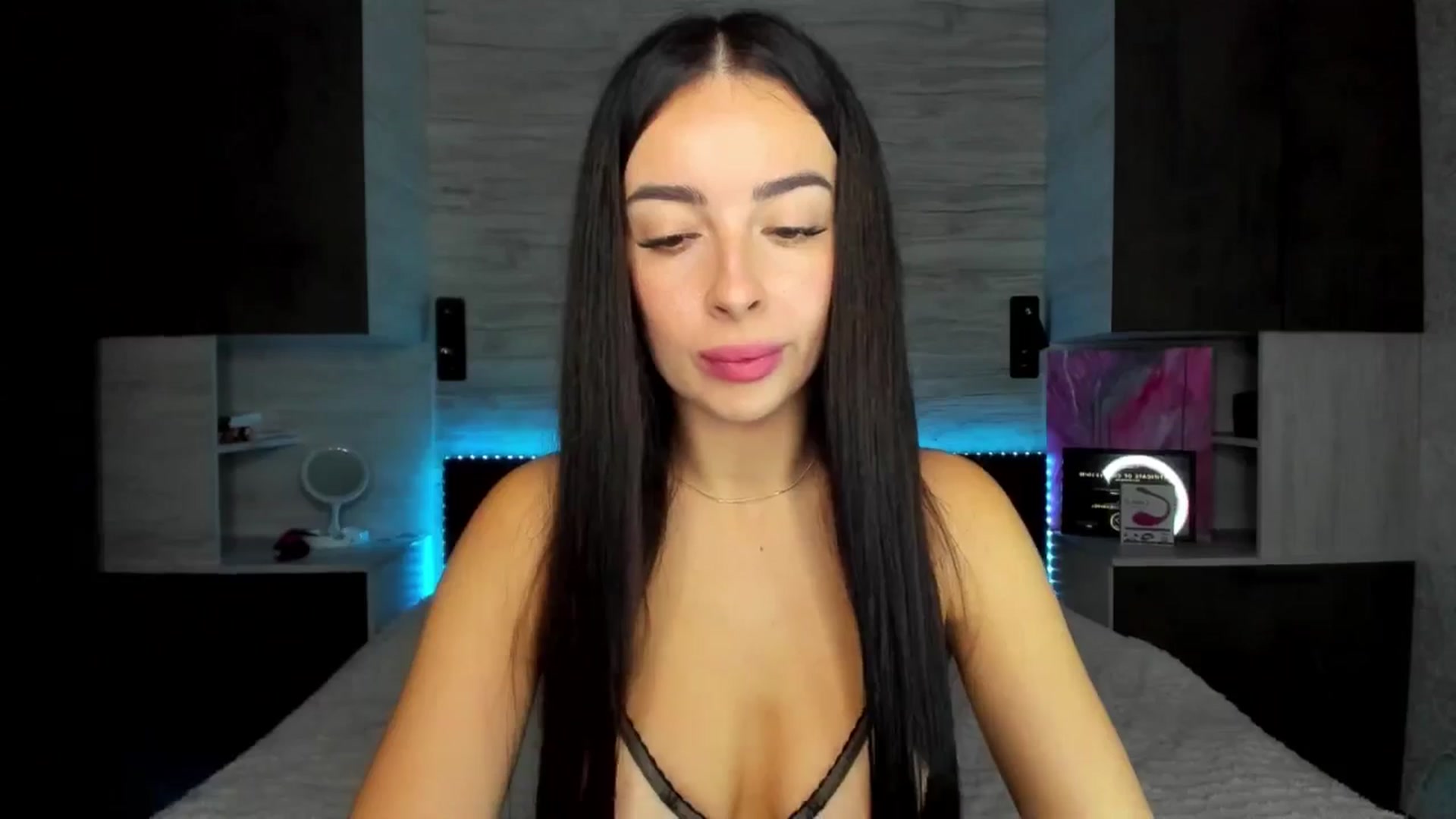 Gallery image thumbnail from Brunnett_Mil's myfreecams stream on, 11/10/2025, 17:07 image 4 of 20