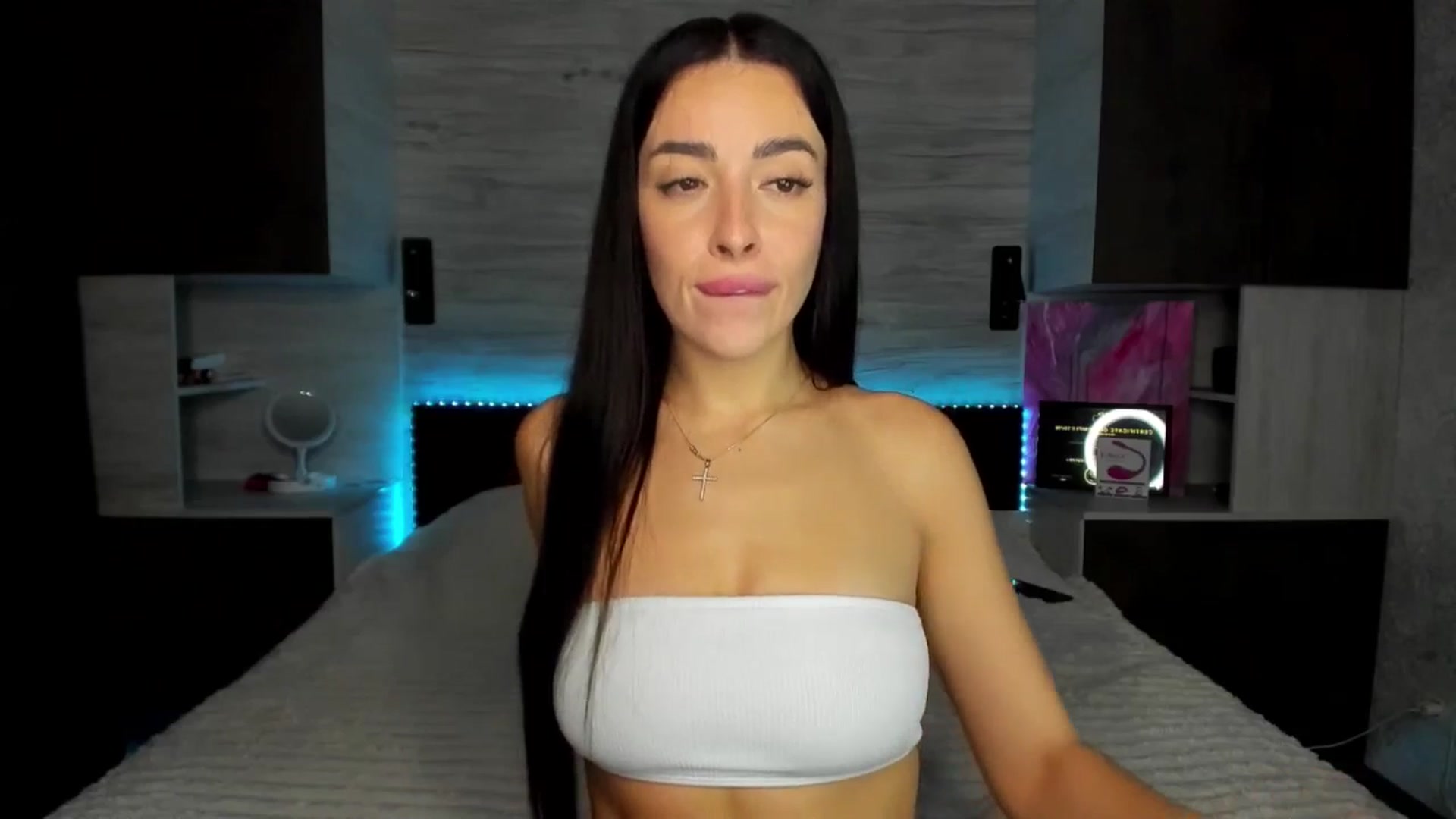 Gallery image thumbnail from Brunnett_Mil's myfreecams stream on, 11/12/2025, 17:59 image 11 of 20