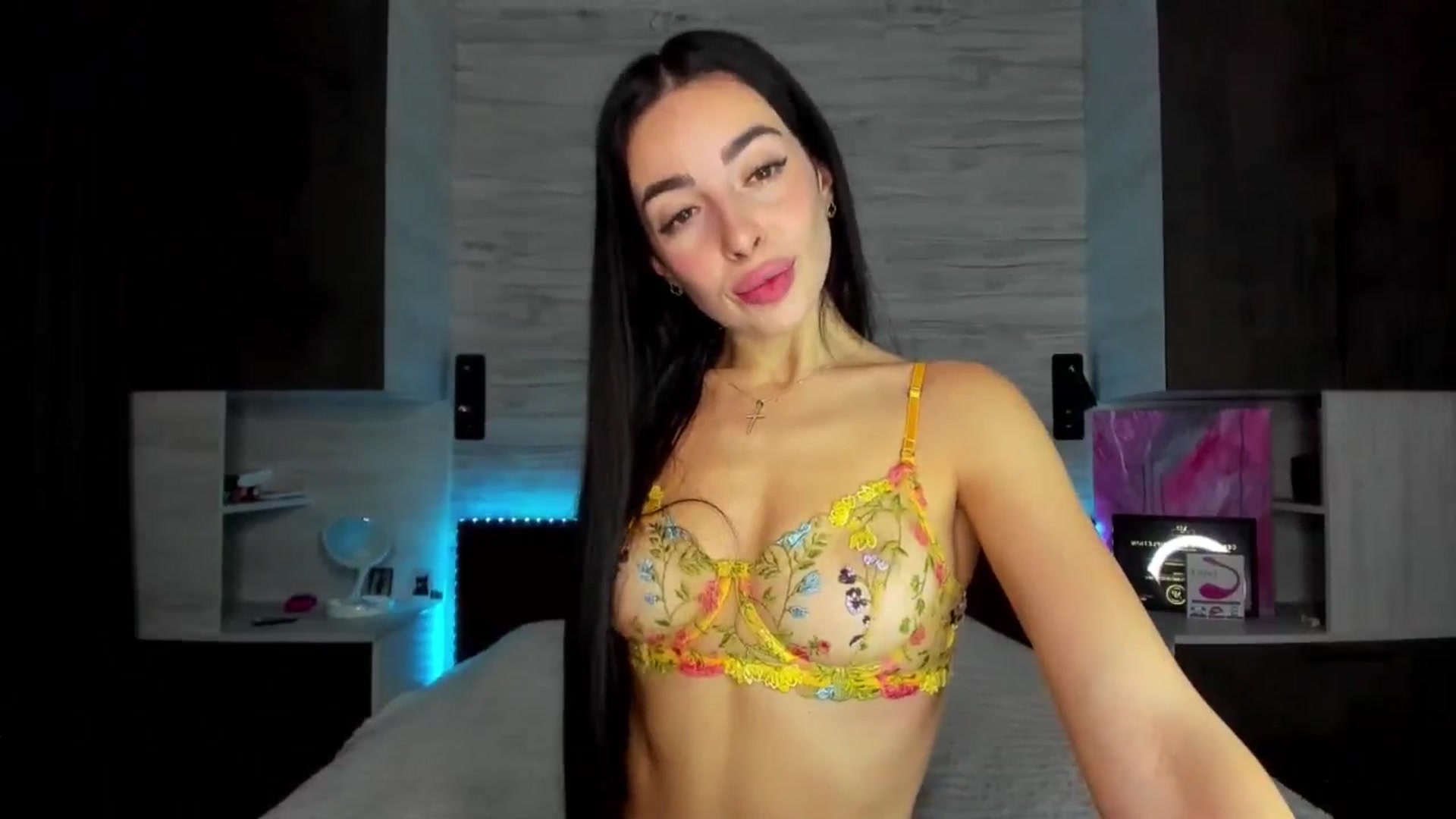 Gallery image thumbnail from Brunnett_Mil's myfreecams stream on, 11/19/2025, 16:47 image 12 of 20