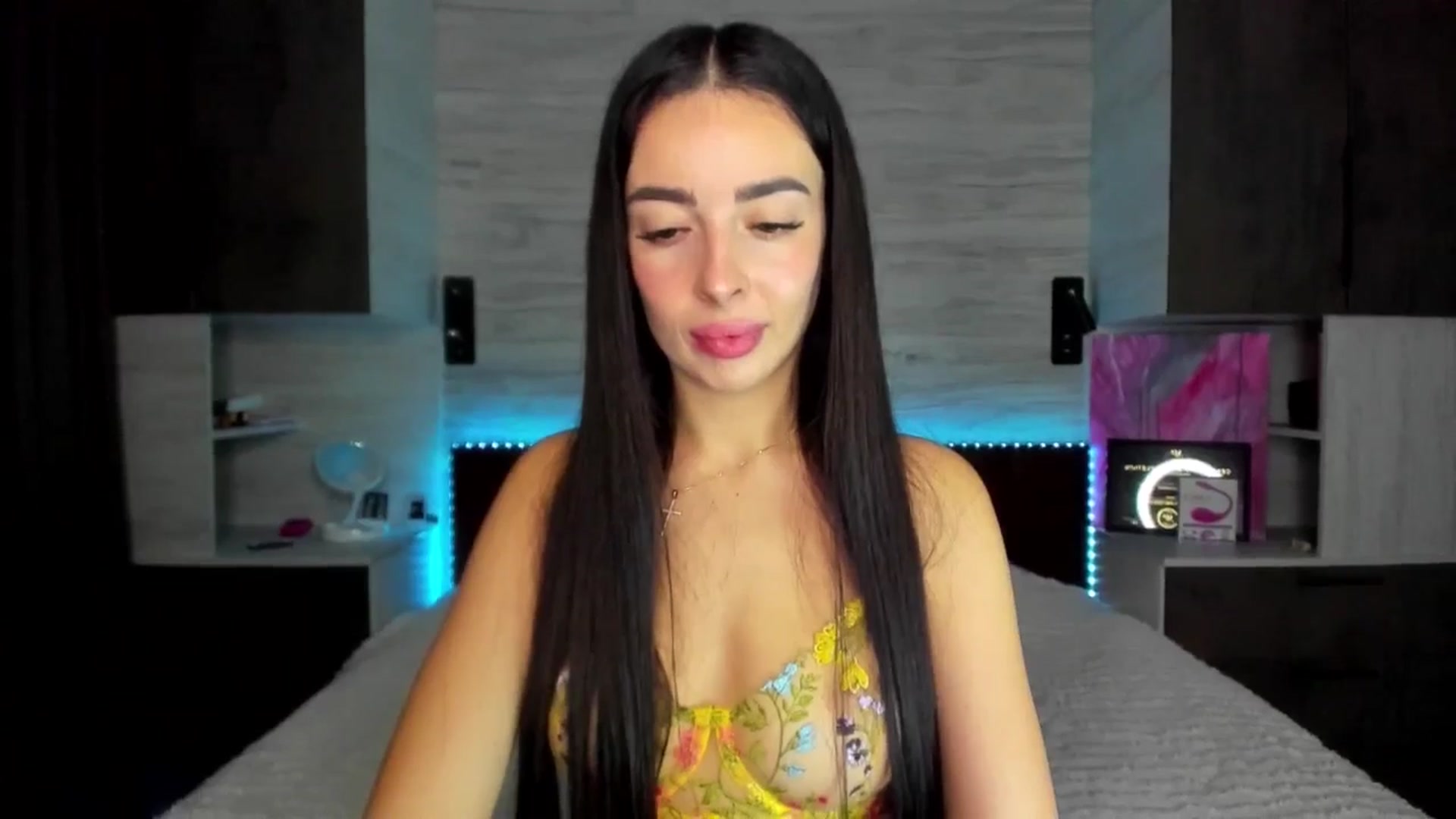 Gallery image thumbnail from Brunnett_Mil's myfreecams stream on, 11/19/2025, 16:47 image 19 of 20