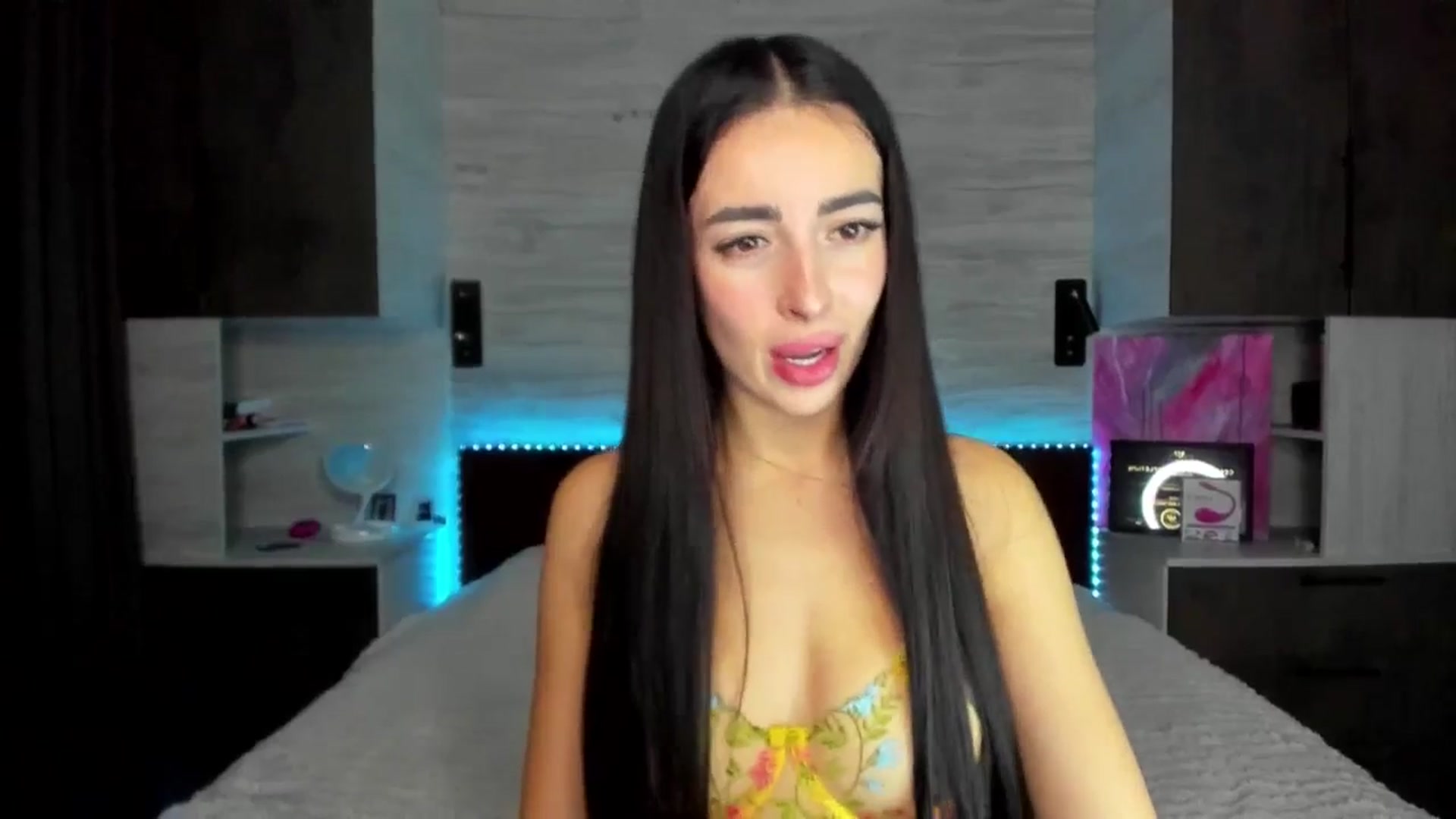 Gallery image thumbnail from Brunnett_Mil's myfreecams stream on, 11/19/2025, 16:47 image 3 of 20