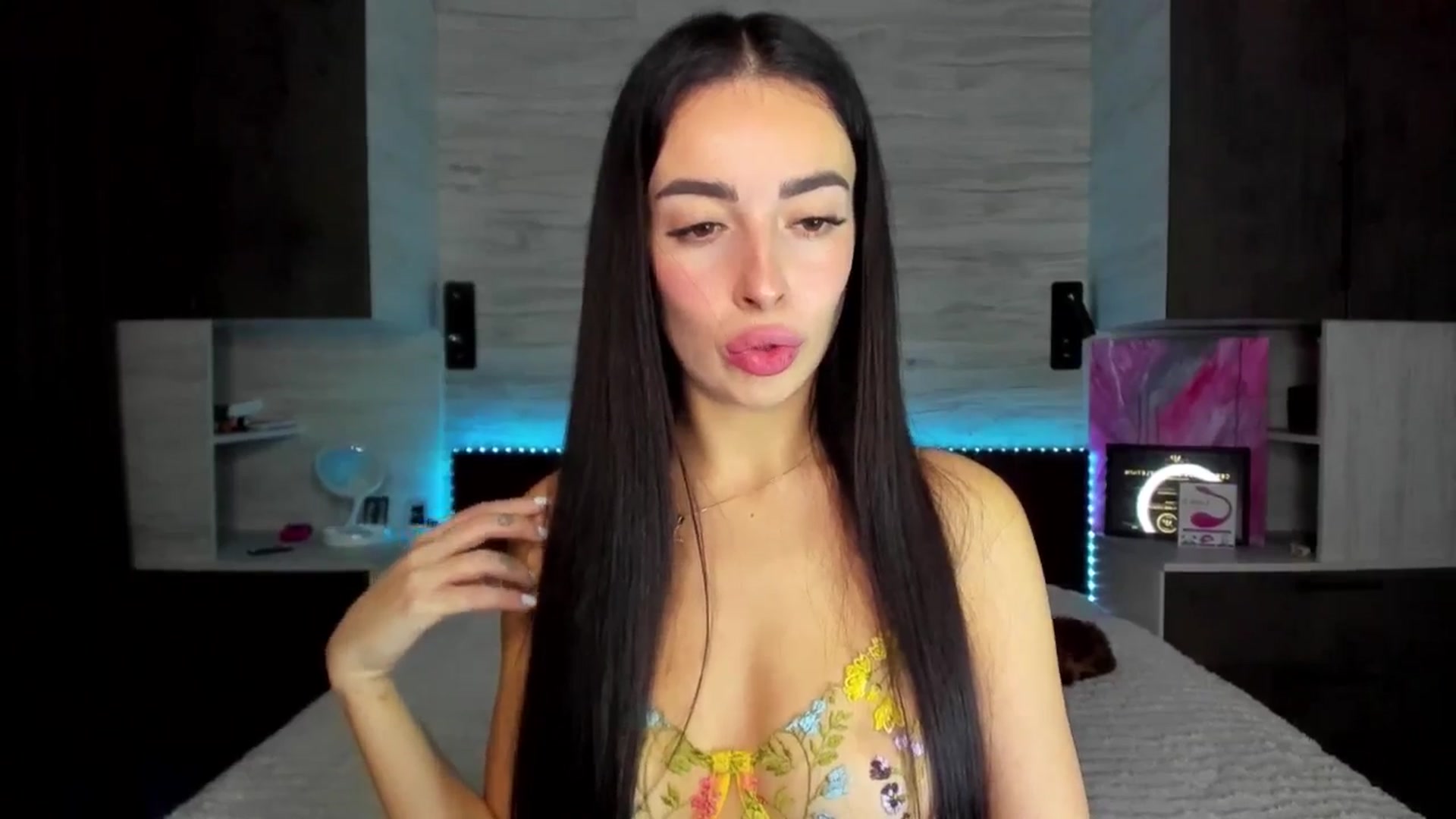 Gallery image thumbnail from Brunnett_Mil's myfreecams stream on, 11/19/2025, 16:47 image 16 of 20