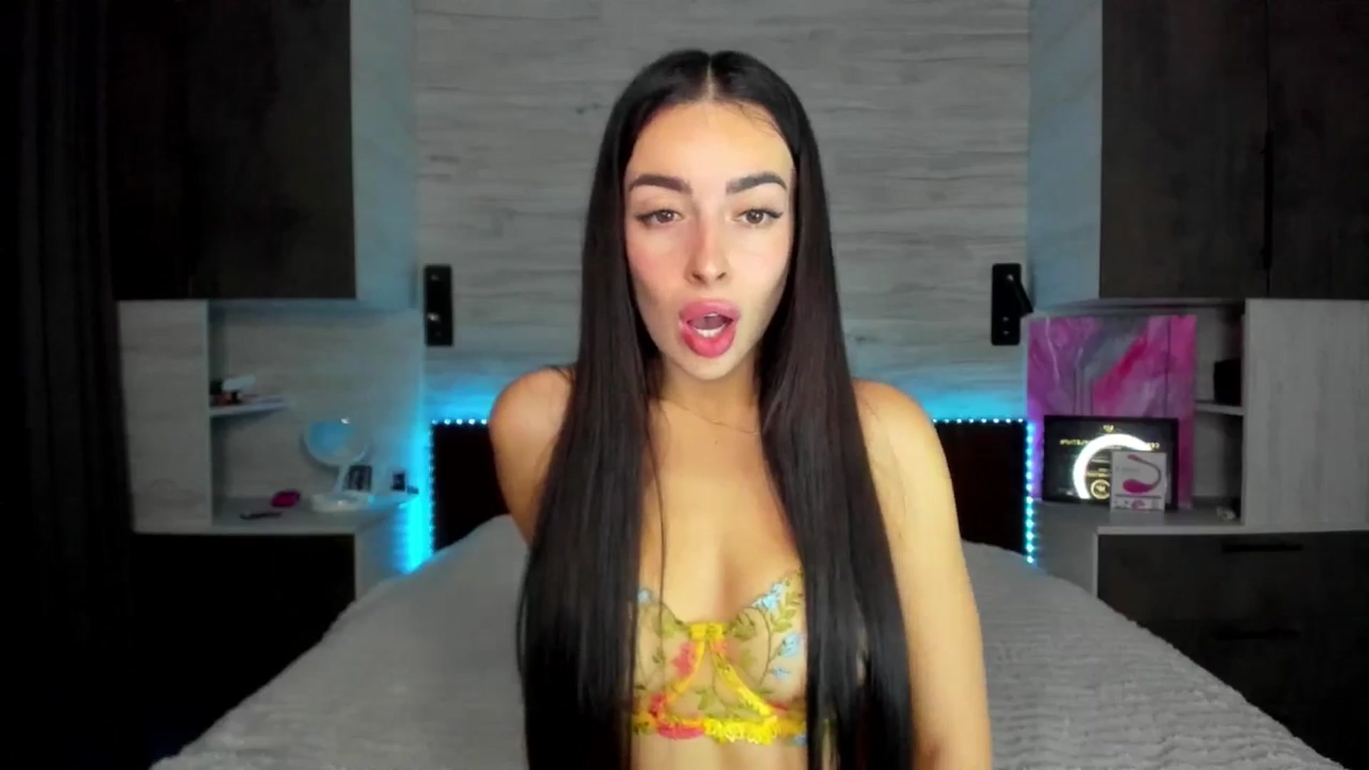 Gallery image thumbnail from Brunnett_Mil's myfreecams stream on, 11/19/2025, 16:47 image 4 of 20