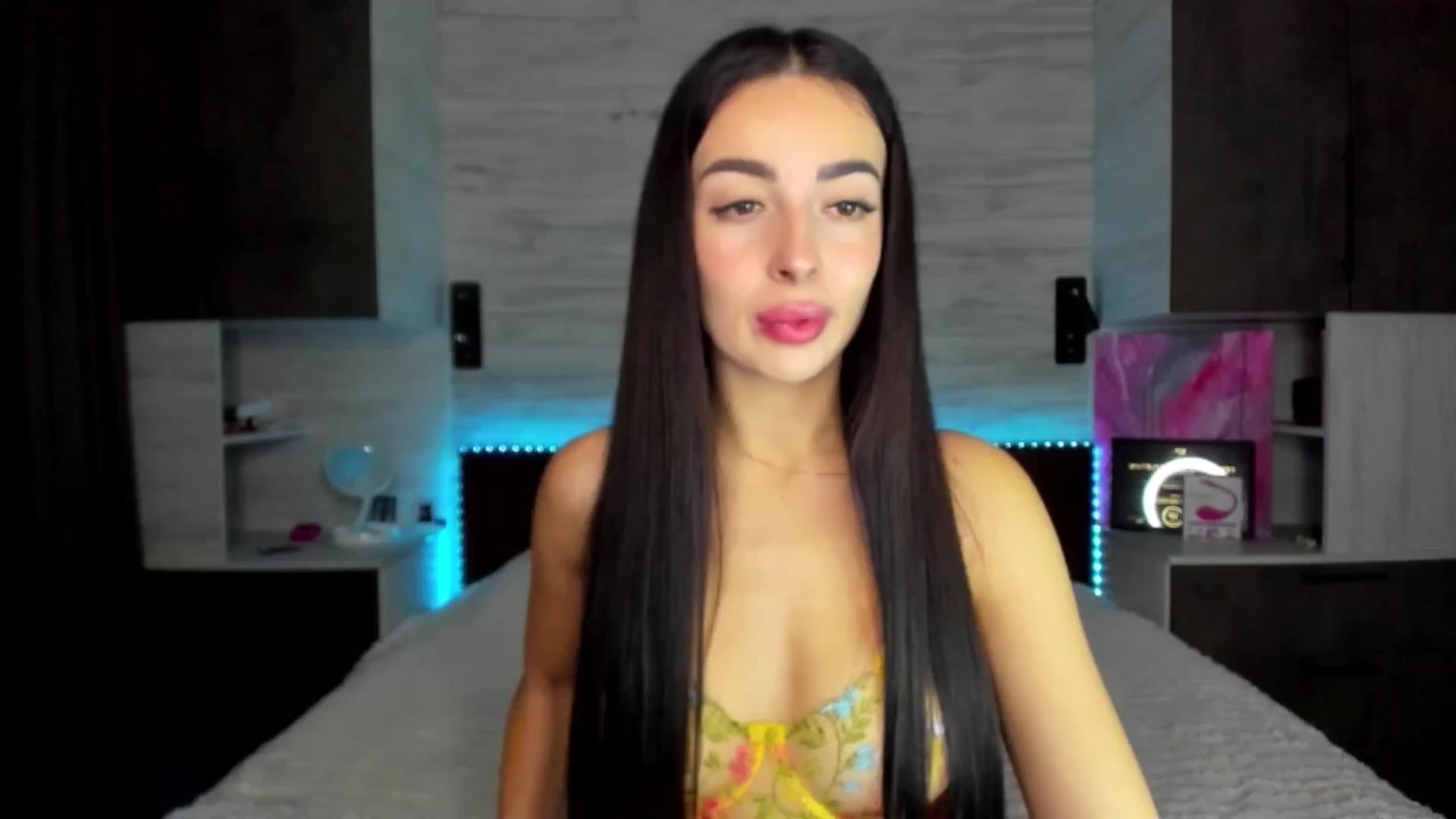 Gallery image thumbnail from Brunnett_Mil's myfreecams stream on, 11/19/2025, 16:47 image 1 of 20