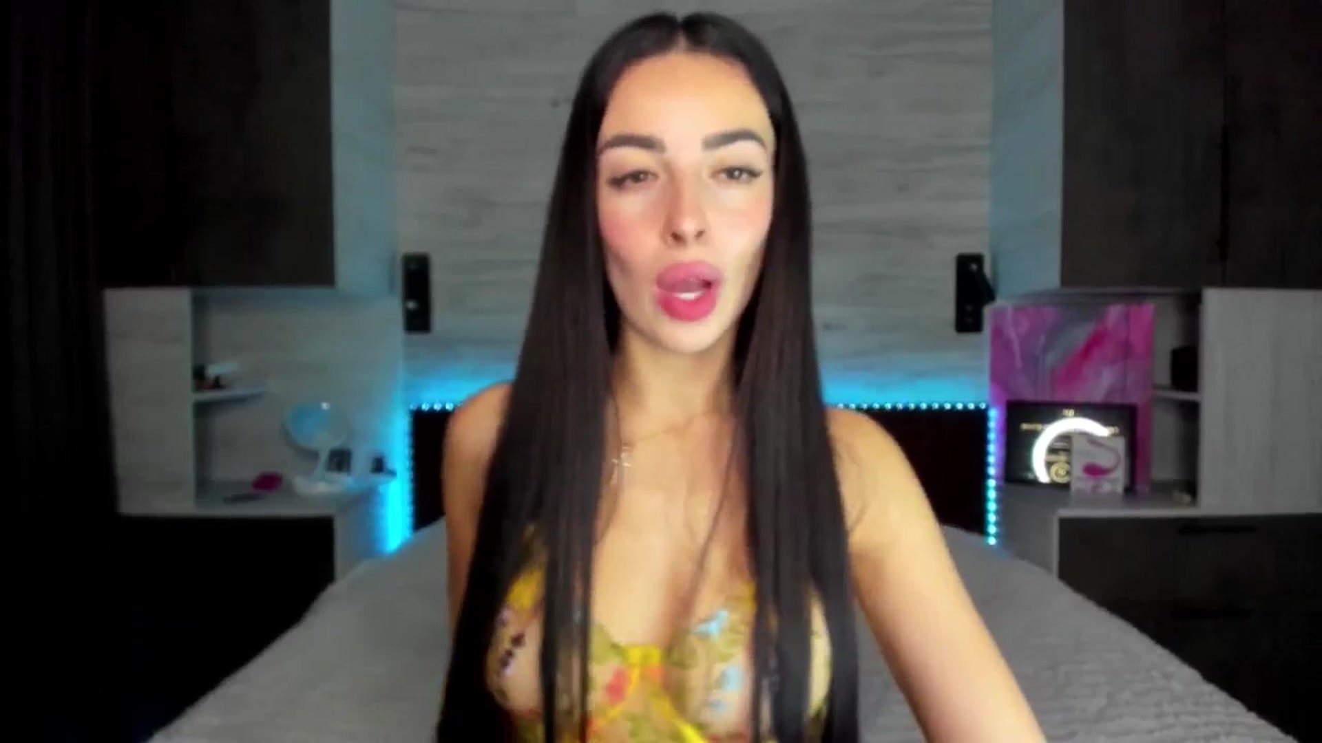 Gallery image thumbnail from Brunnett_Mil's myfreecams stream on, 11/19/2025, 16:47 image 20 of 20