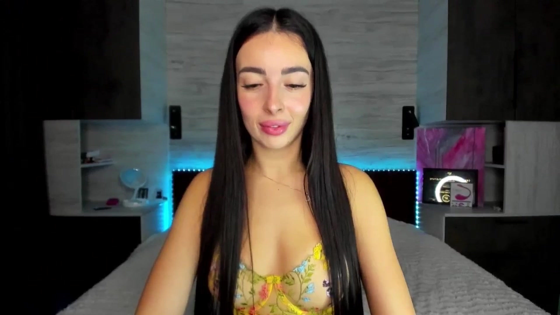 Gallery image thumbnail from Brunnett_Mil's myfreecams stream on, 11/19/2025, 17:56 image 15 of 20