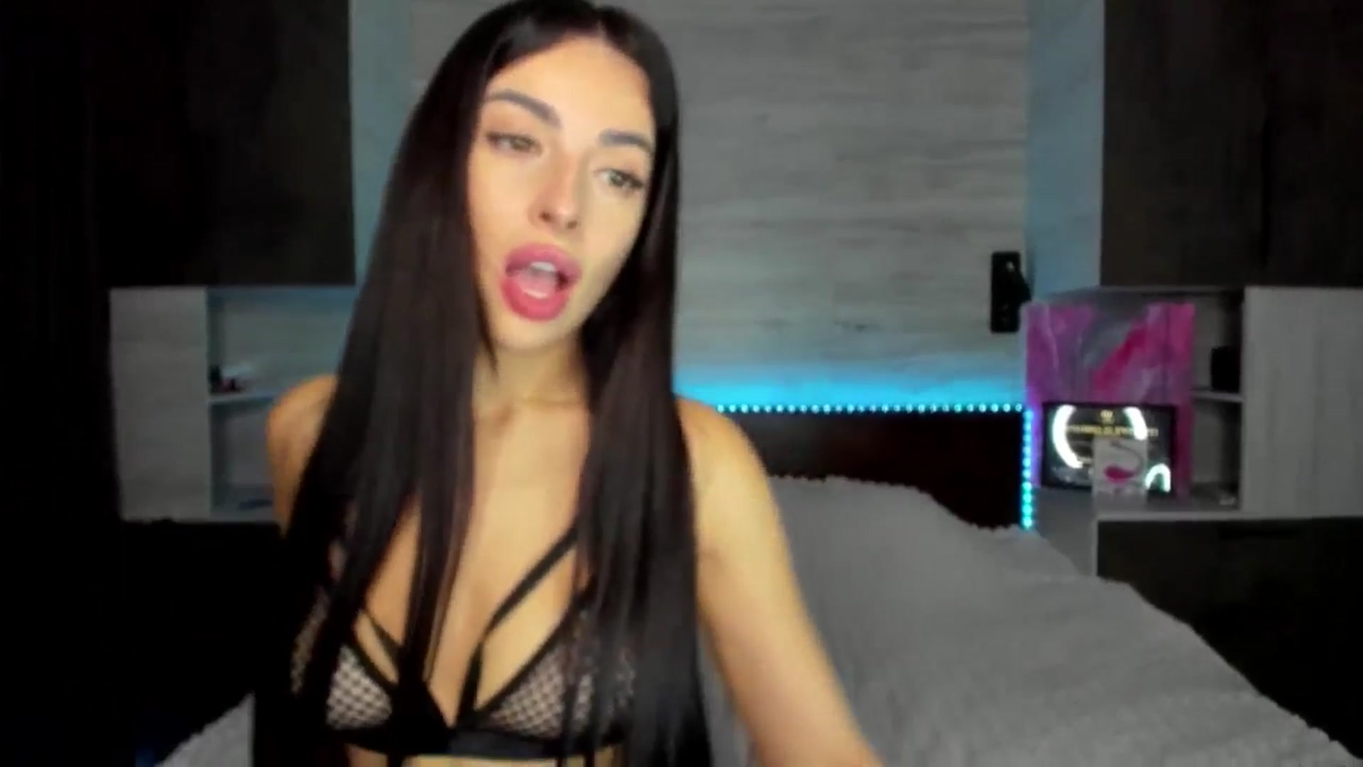 Gallery image thumbnail from Brunnett_Mil's myfreecams stream on, 11/23/2025, 18:07 image 3 of 20