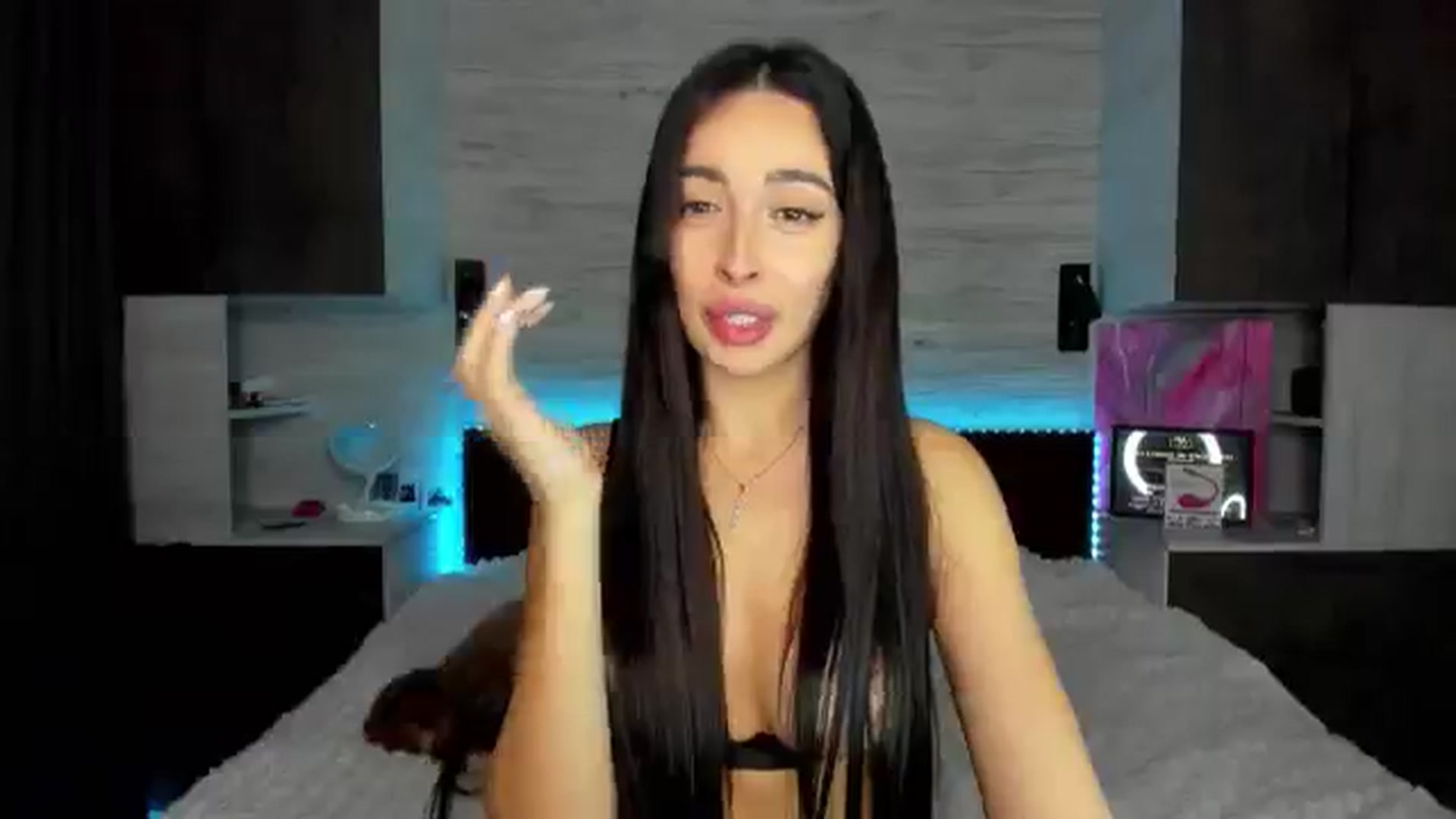 Gallery image thumbnail from Brunnett_Mil's myfreecams stream on, 11/23/2025, 18:07 image 13 of 20