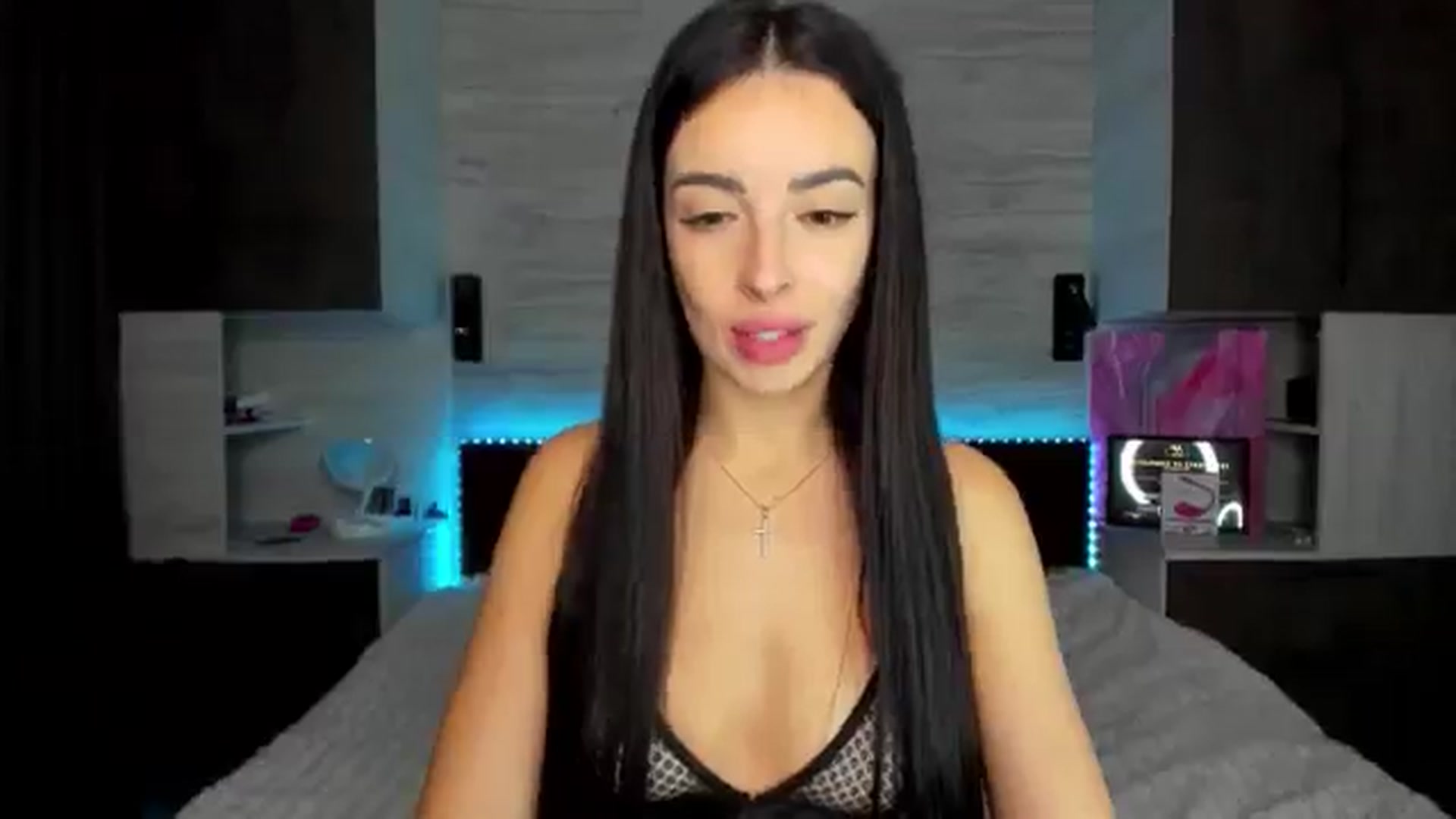 Gallery image thumbnail from Brunnett_Mil's myfreecams stream on, 11/23/2025, 18:07 image 17 of 20