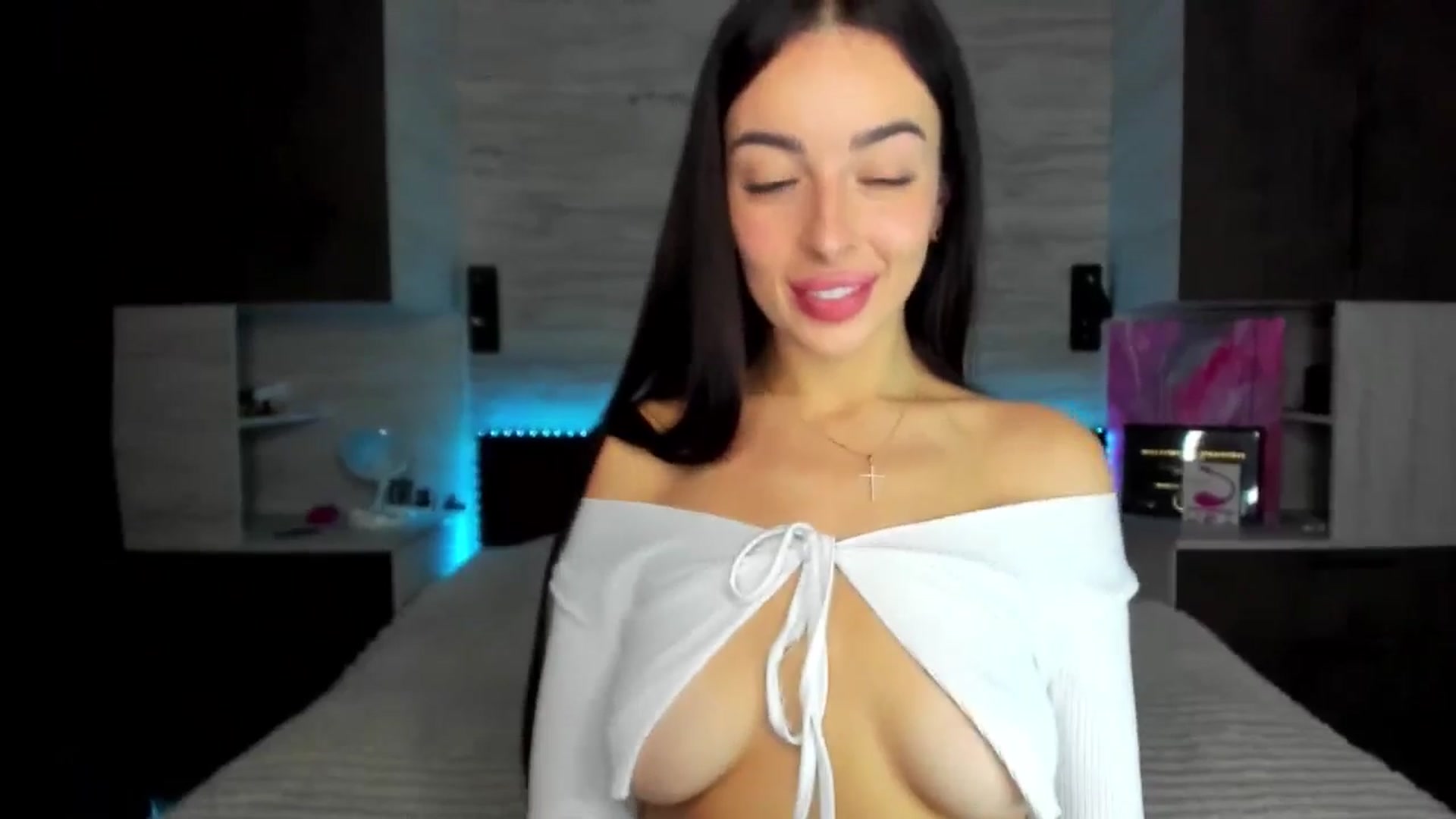 Gallery image thumbnail from Brunnett_Mil's myfreecams stream on, 11/24/2025, 16:23 image 5 of 20