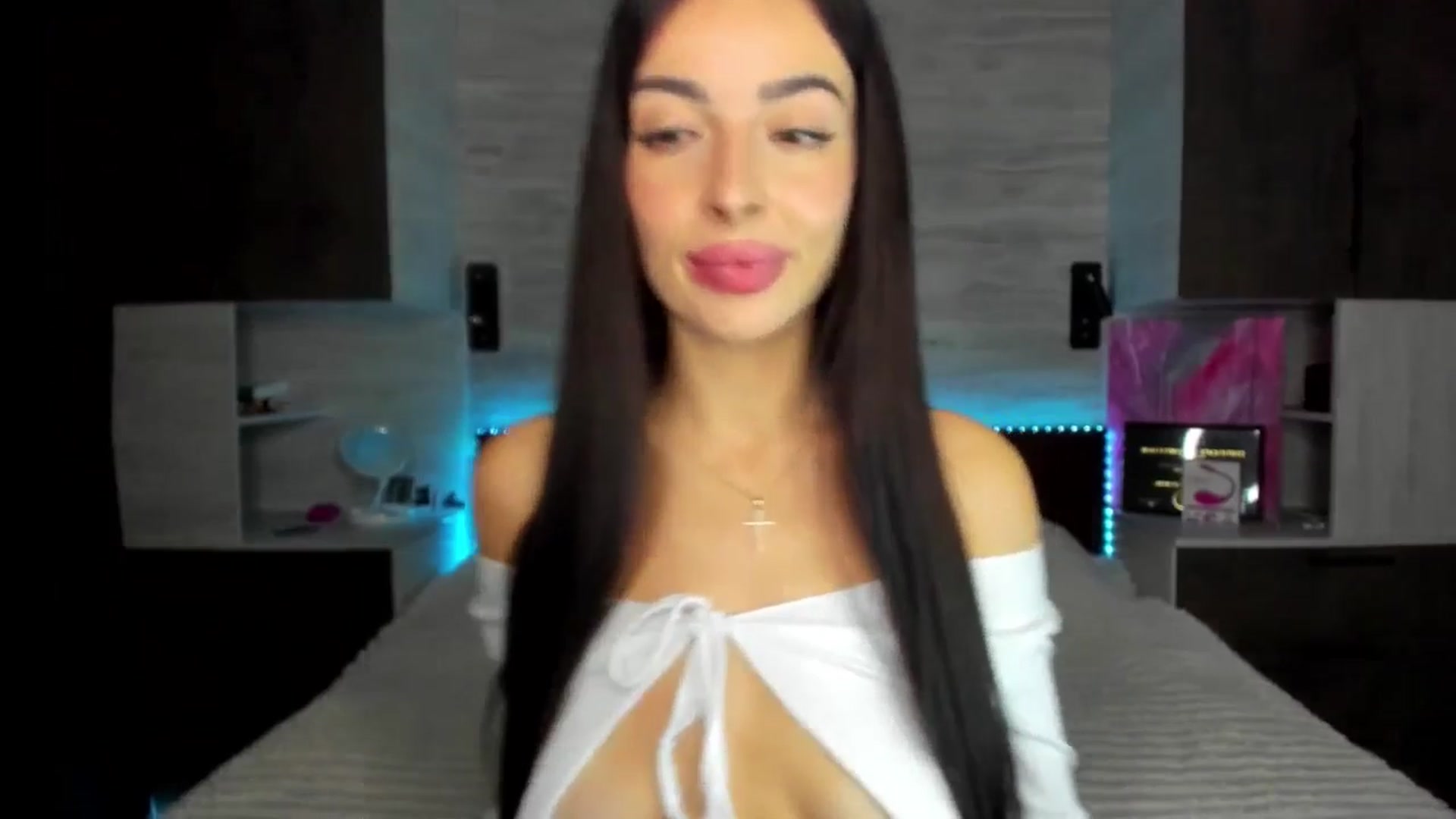 Gallery image thumbnail from Brunnett_Mil's myfreecams stream on, 11/24/2025, 16:23 image 6 of 20