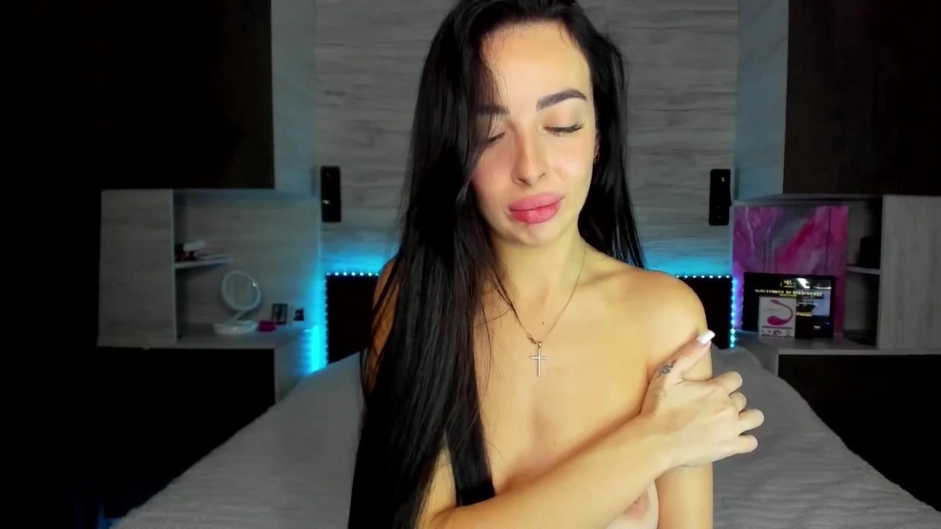 Gallery image thumbnail from Brunnett_Mil's myfreecams stream on, 12/11/2025, 17:20 image 6 of 20