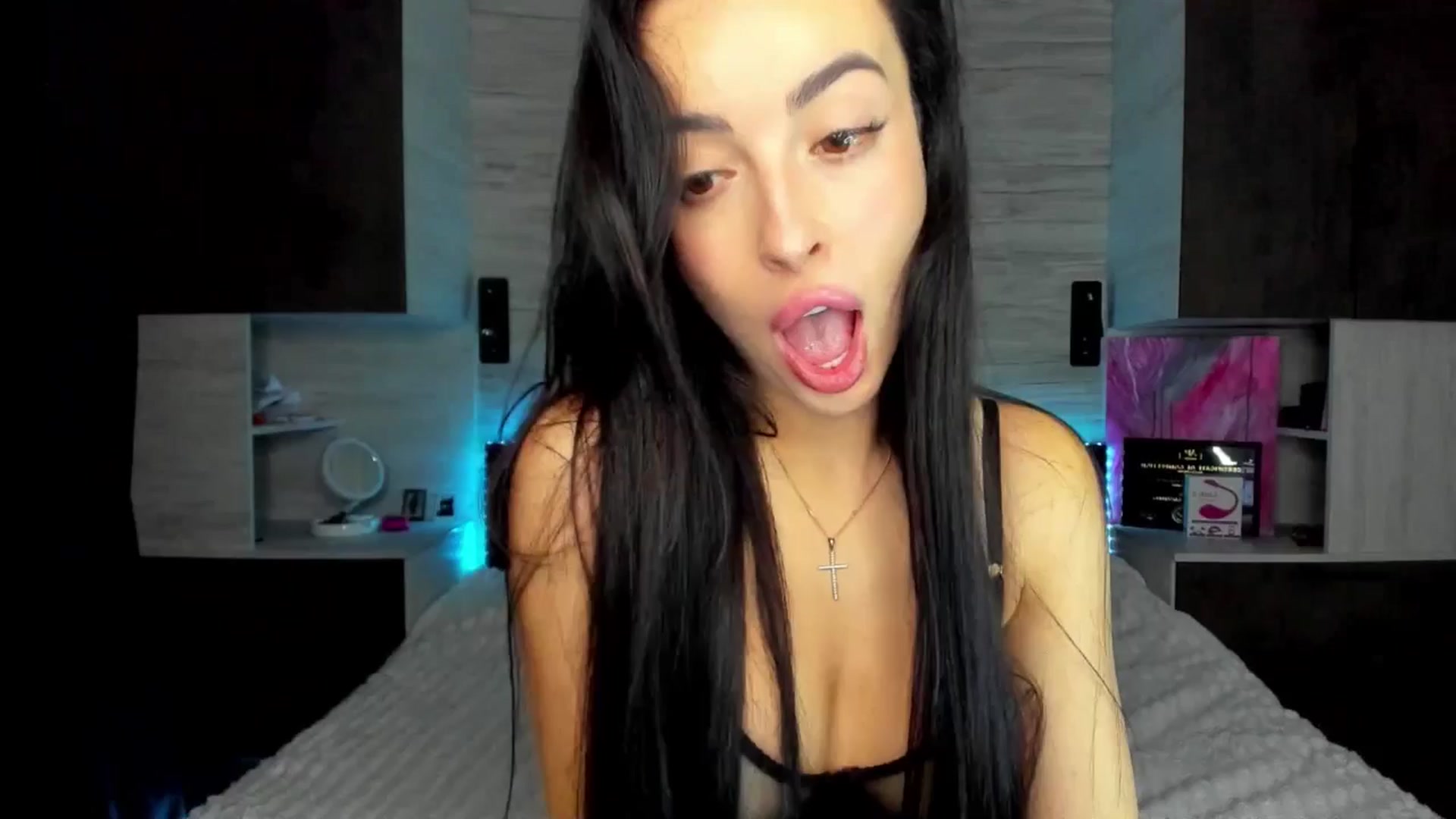 Gallery image thumbnail from Brunnett_Mil's myfreecams stream on, 12/15/2025, 13:40 image 17 of 20