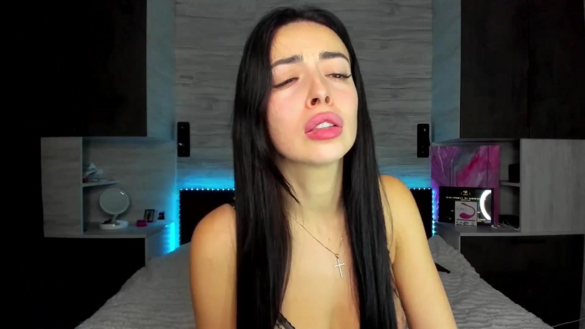Gallery image thumbnail from Brunnett_Mil's myfreecams stream on, 12/20/2025, 19:13 image 15 of 20