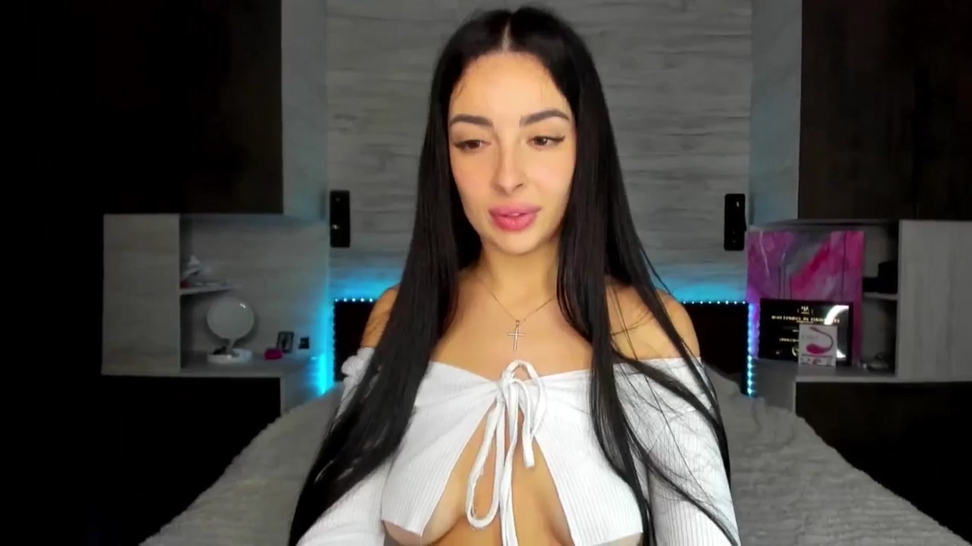 Gallery image thumbnail from Brunnett_Mil's myfreecams stream on, 12/21/2025, 16:00 image 8 of 20