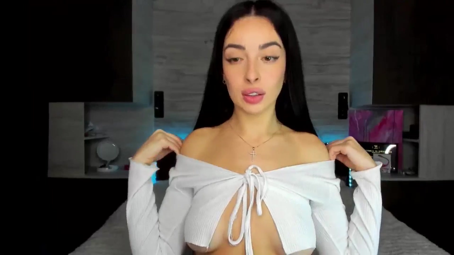 Gallery image thumbnail from Brunnett_Mil's myfreecams stream on, 12/21/2025, 16:00 image 6 of 20