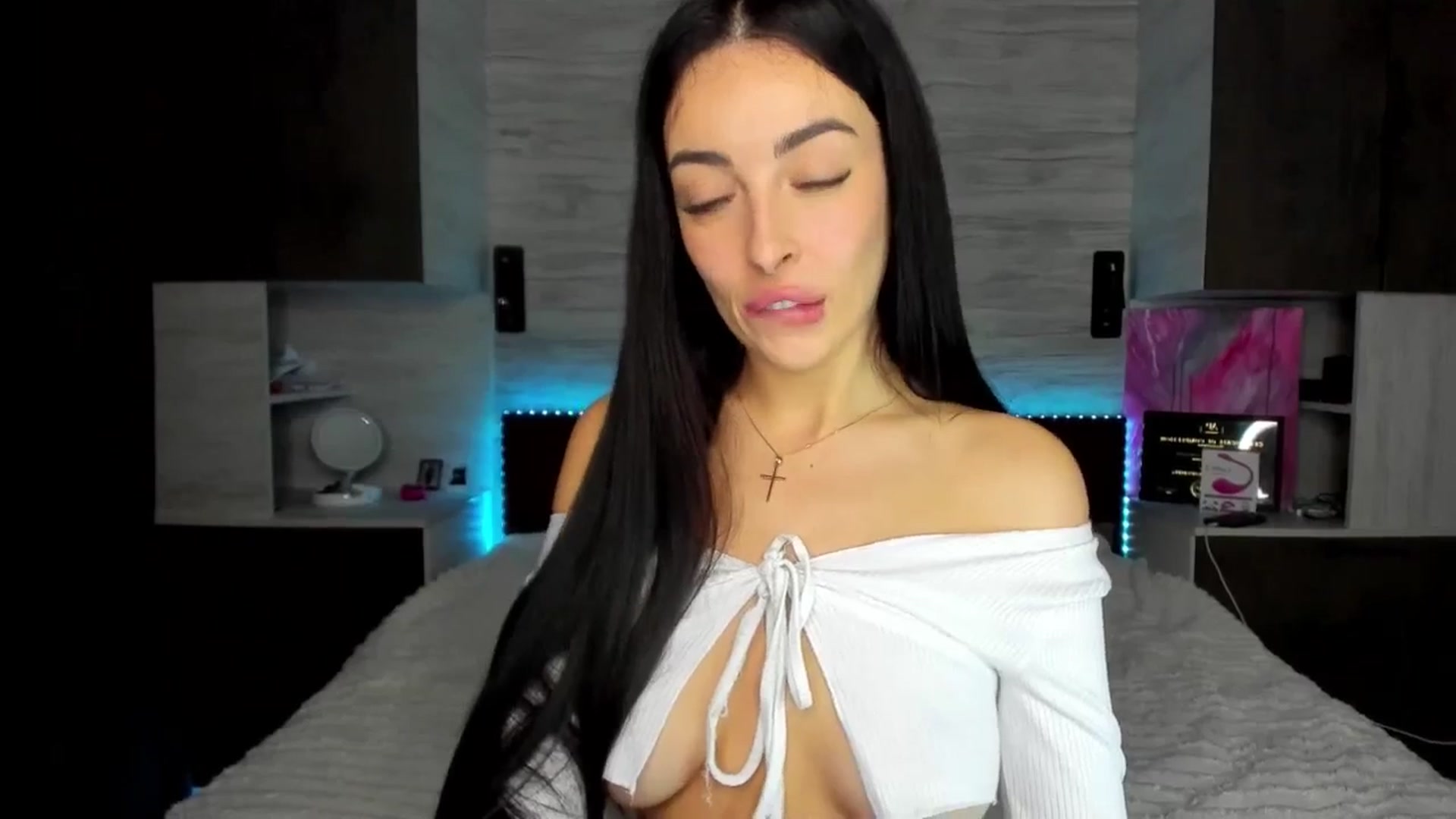 Gallery image thumbnail from Brunnett_Mil's myfreecams stream on, 12/21/2025, 16:00 image 20 of 20