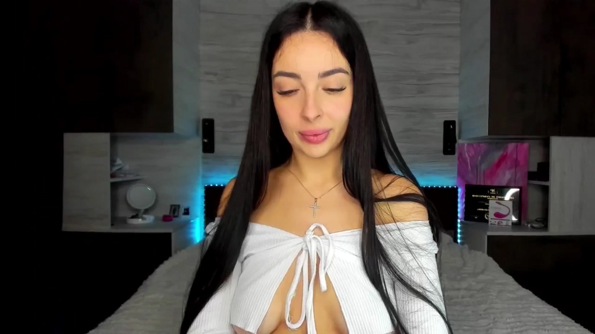 Gallery image thumbnail from Brunnett_Mil's myfreecams stream on, 12/21/2025, 16:00 image 7 of 20