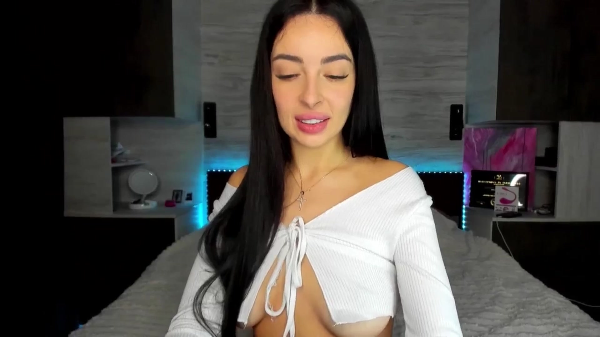 Gallery image thumbnail from Brunnett_Mil's myfreecams stream on, 12/21/2025, 16:00 image 18 of 20