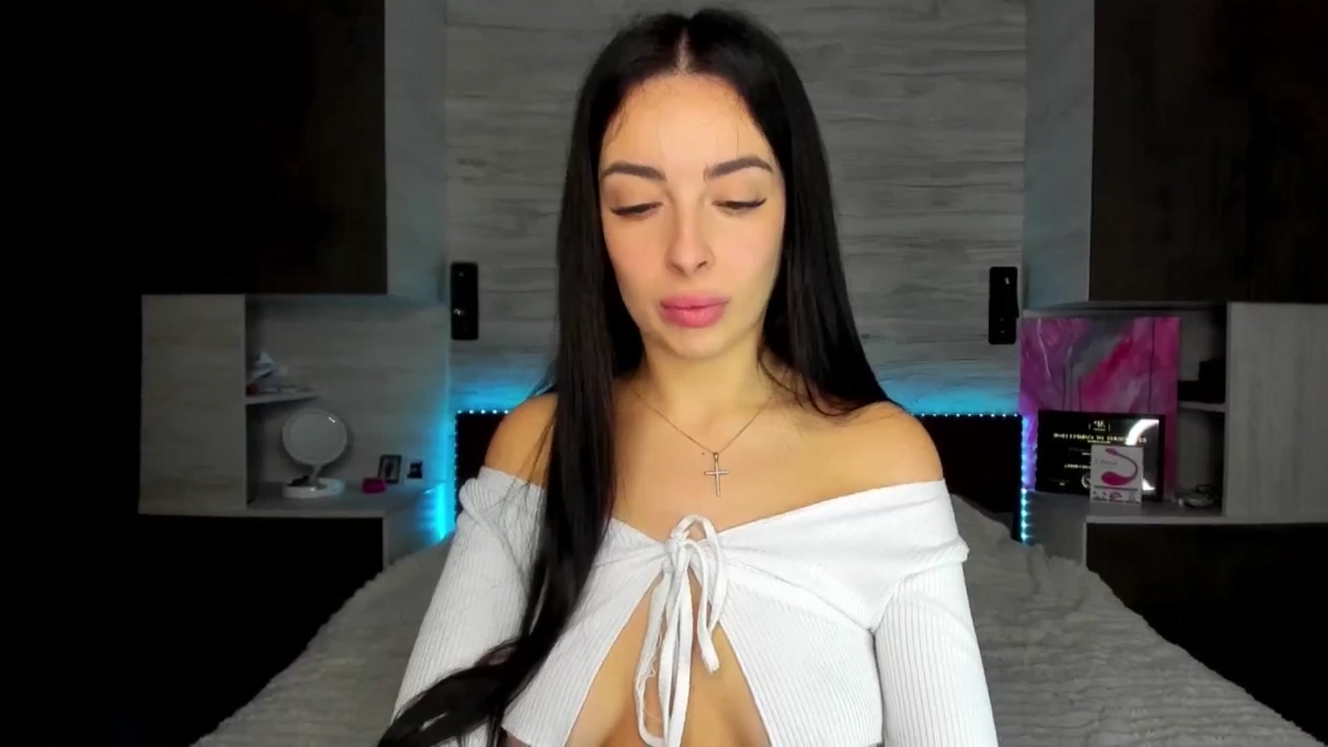 Gallery image thumbnail from Brunnett_Mil's myfreecams stream on, 12/21/2025, 16:00 image 13 of 20