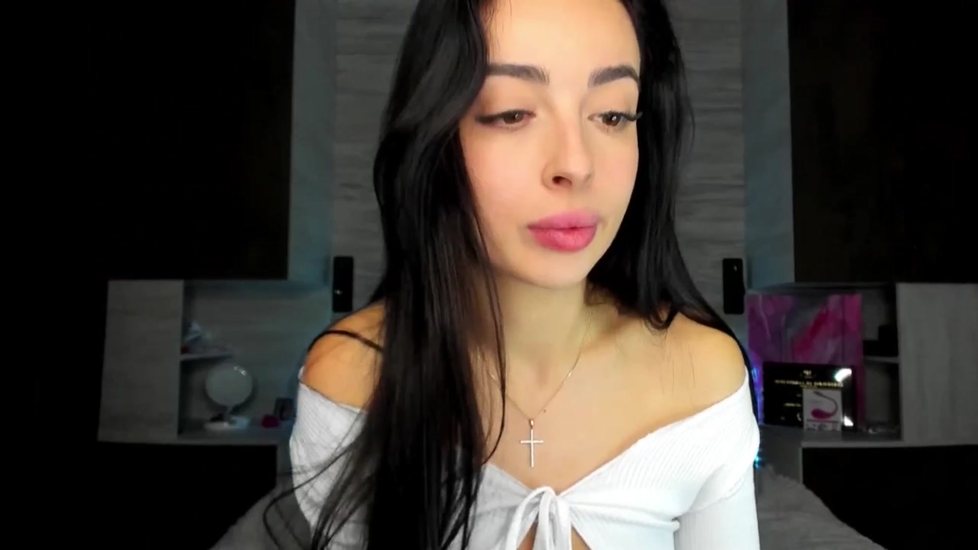Gallery image thumbnail from Brunnett_Mil's myfreecams stream on, 12/21/2025, 17:16 image 8 of 20