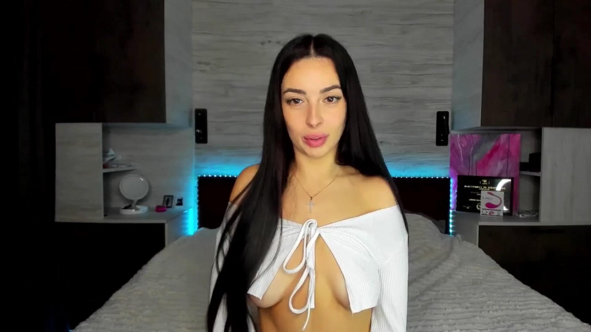 Gallery image thumbnail from Brunnett_Mil's myfreecams stream on, 12/21/2025, 18:51 image 7 of 20